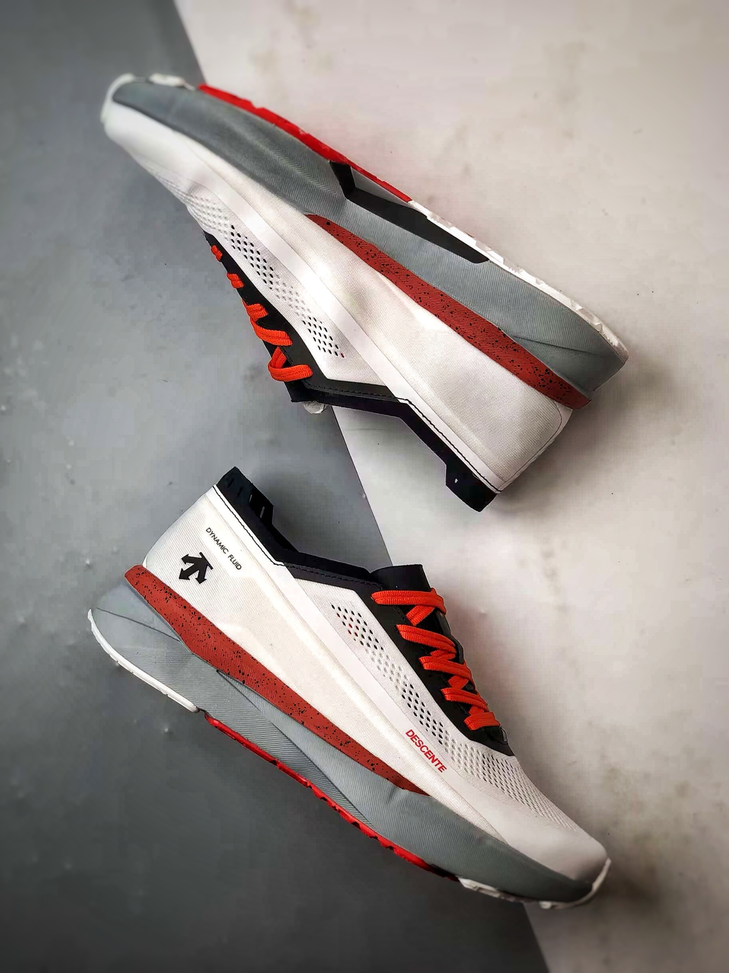 220 Descente Enerzite Fluid 2.0 Delta 白绿 流体学轻量低帮运动跑步鞋