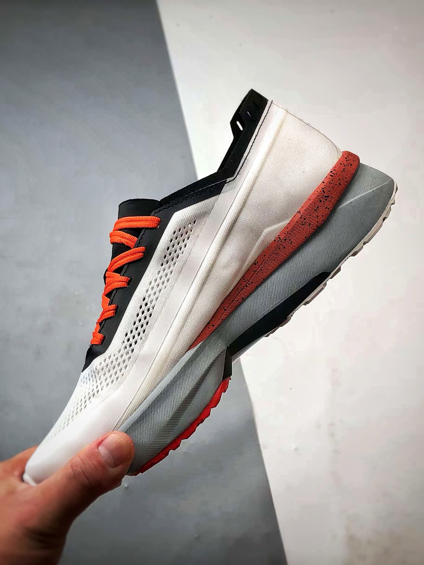 220 Descente Enerzite Fluid 2.0 Delta 白绿 流体学轻量低帮运动跑步鞋