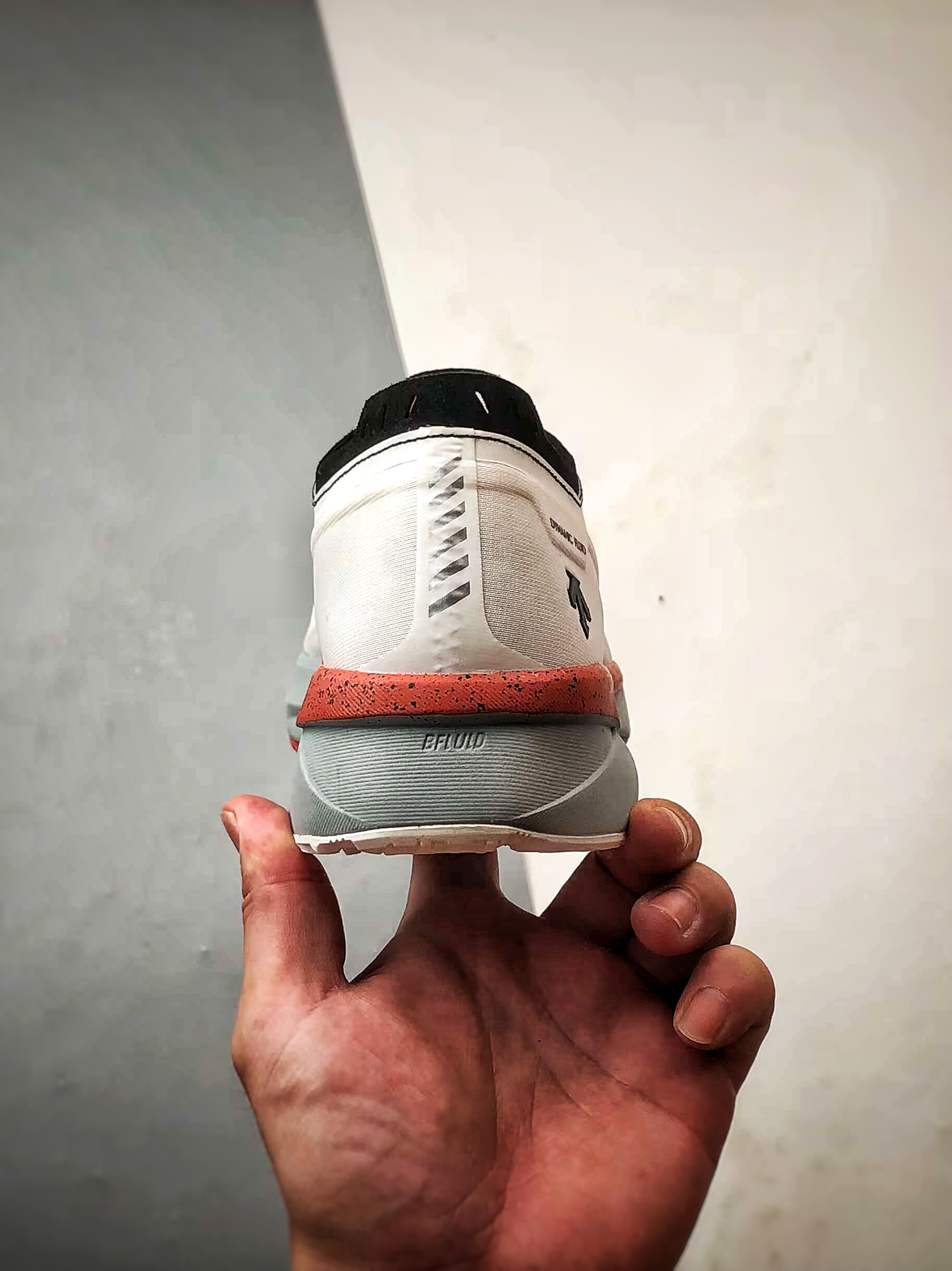 220 Descente Enerzite Fluid 2.0 Delta 白绿 流体学轻量低帮运动跑步鞋