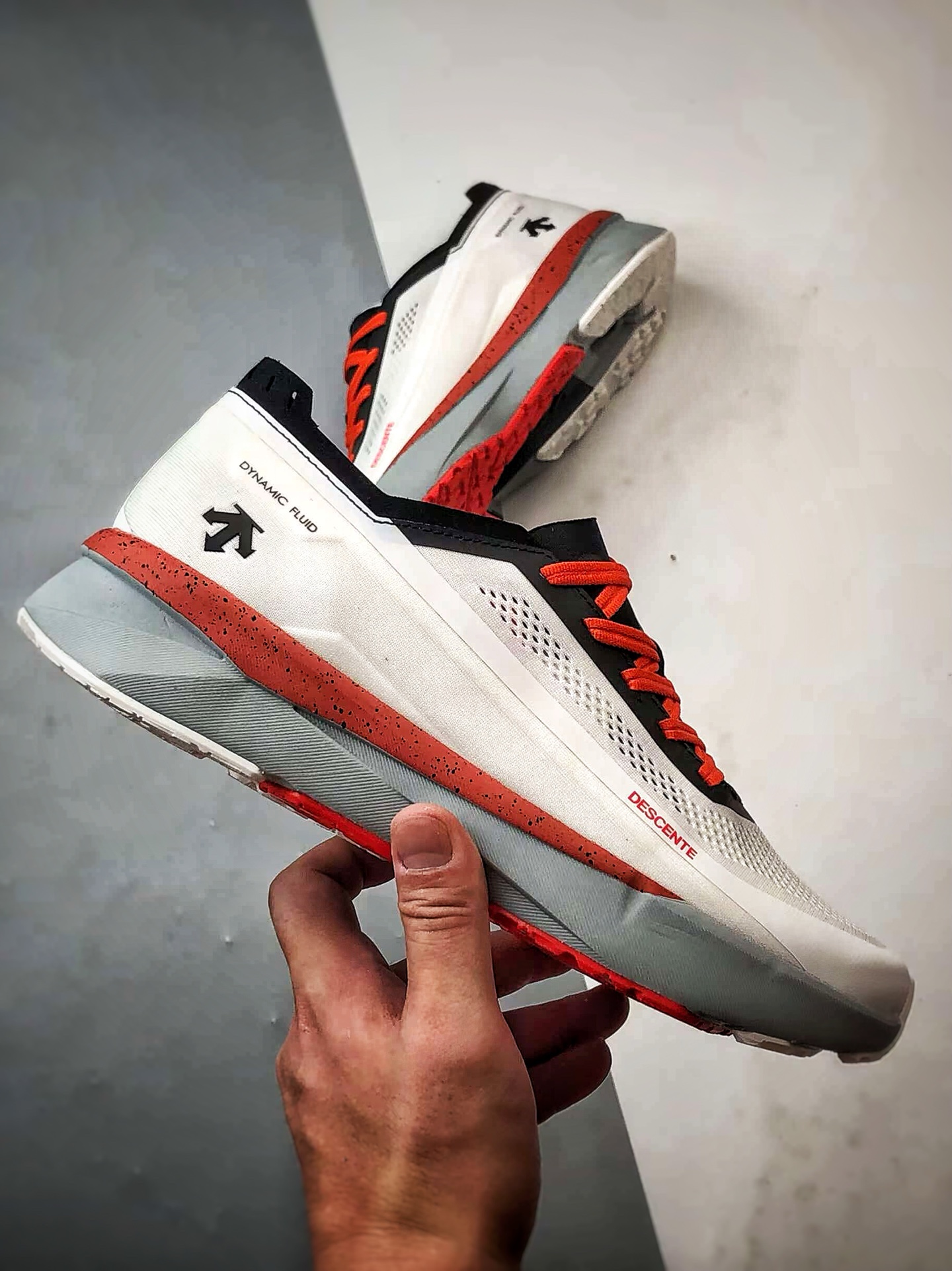 220 Descente Enerzite Fluid 2.0 Delta 白绿 流体学轻量低帮运动跑步鞋