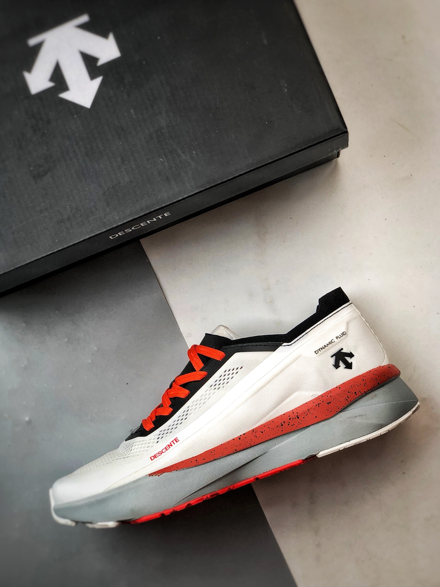 220 Descente Enerzite Fluid 2.0 Delta 白绿 流体学轻量低帮运动跑步鞋