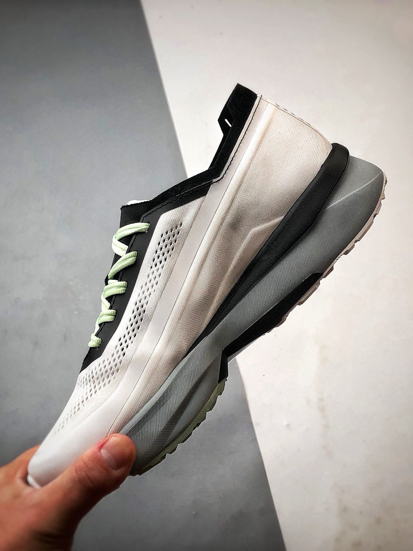 220 Descente Enerzite Fluid 2.0 Delta 白灰橙 流体学轻量低帮运动跑步鞋