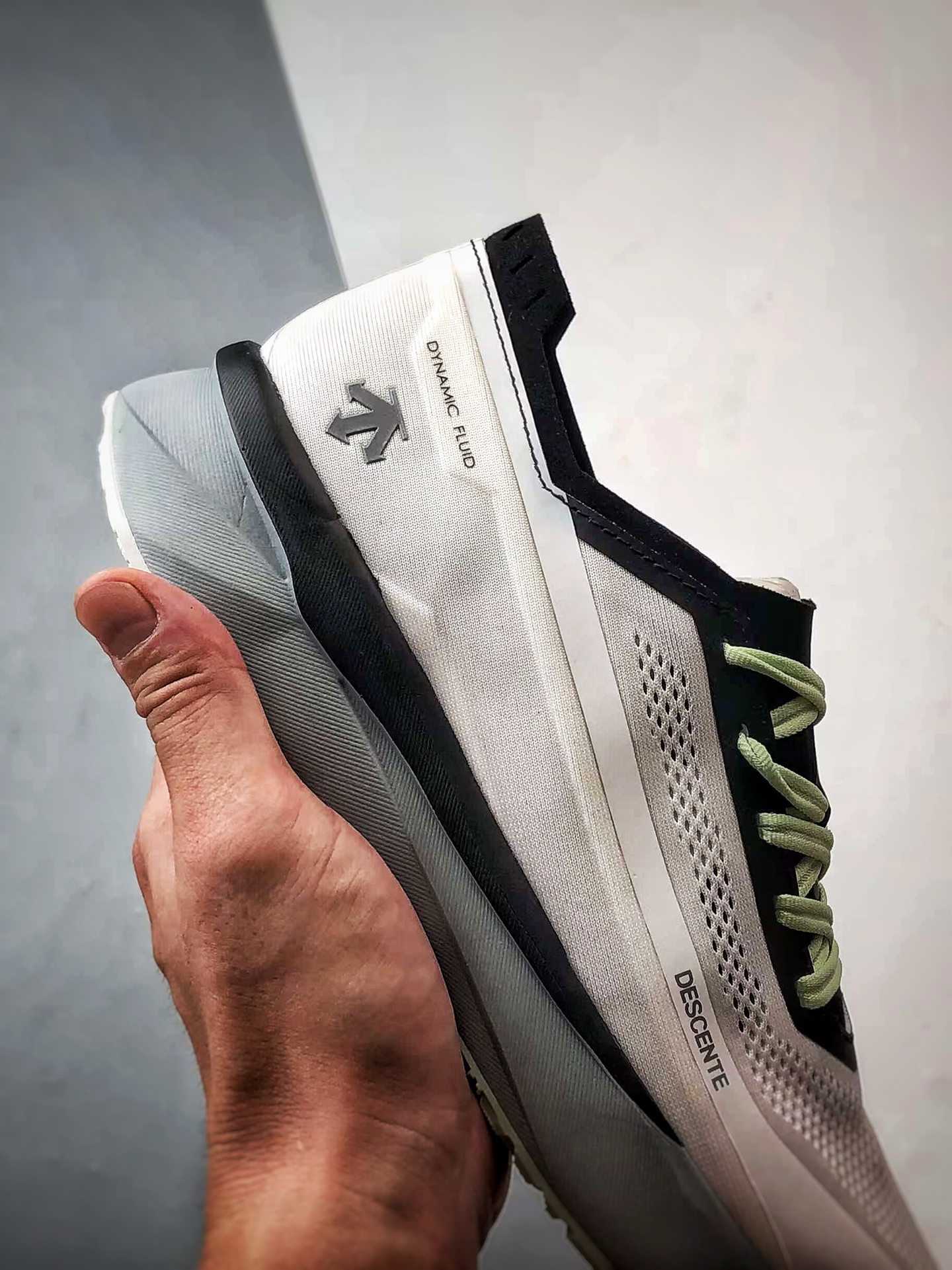 220 Descente Enerzite Fluid 2.0 Delta 白灰橙 流体学轻量低帮运动跑步鞋