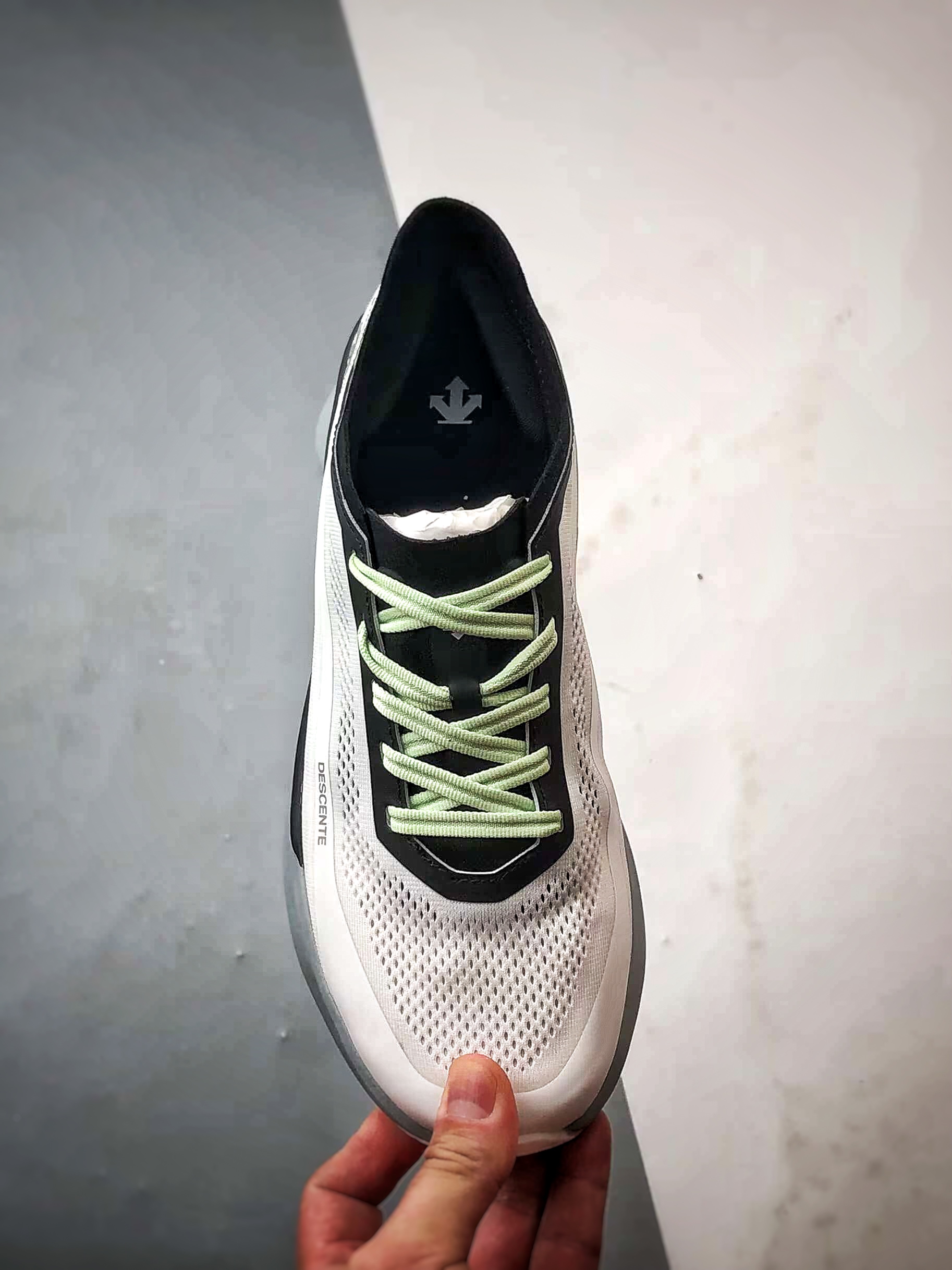 220 Descente Enerzite Fluid 2.0 Delta 白灰橙 流体学轻量低帮运动跑步鞋