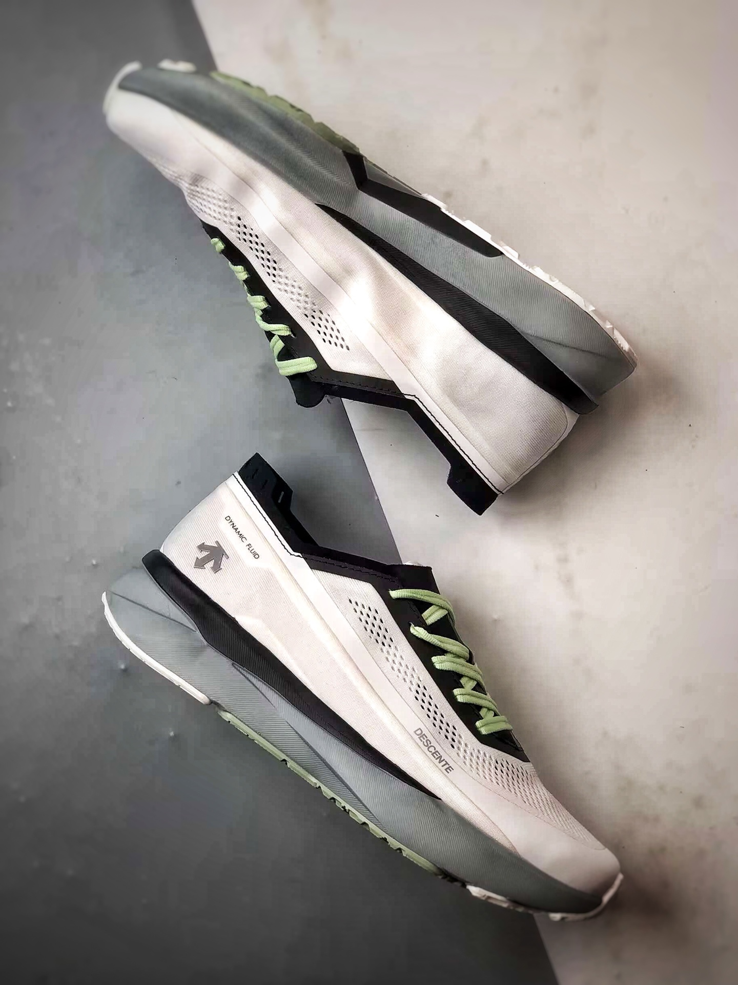 220 Descente Enerzite Fluid 2.0 Delta 白灰橙 流体学轻量低帮运动跑步鞋