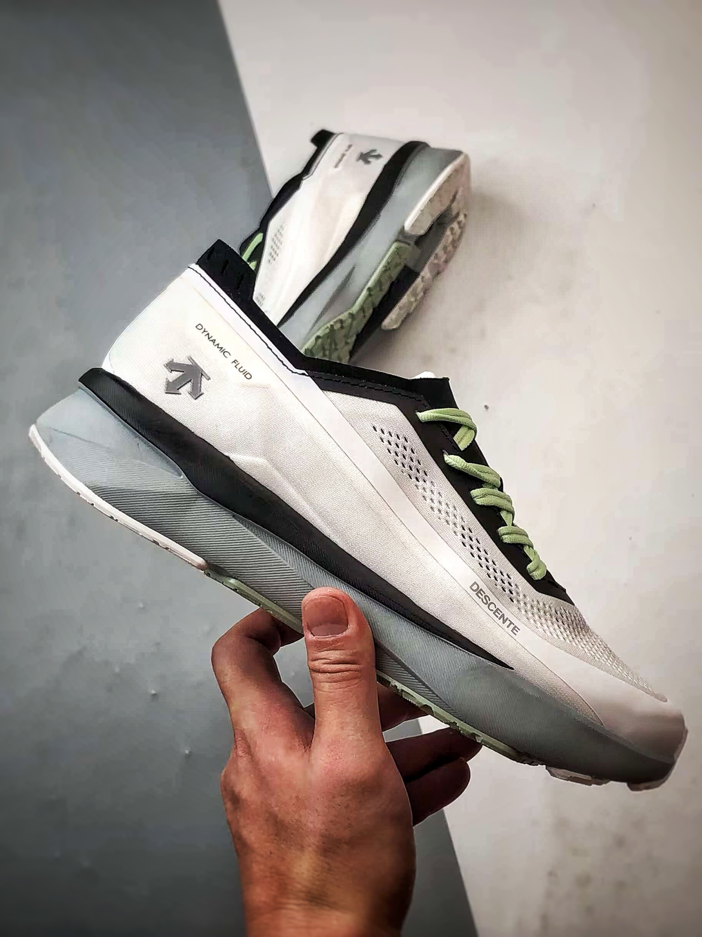 220 Descente Enerzite Fluid 2.0 Delta 白灰橙 流体学轻量低帮运动跑步鞋