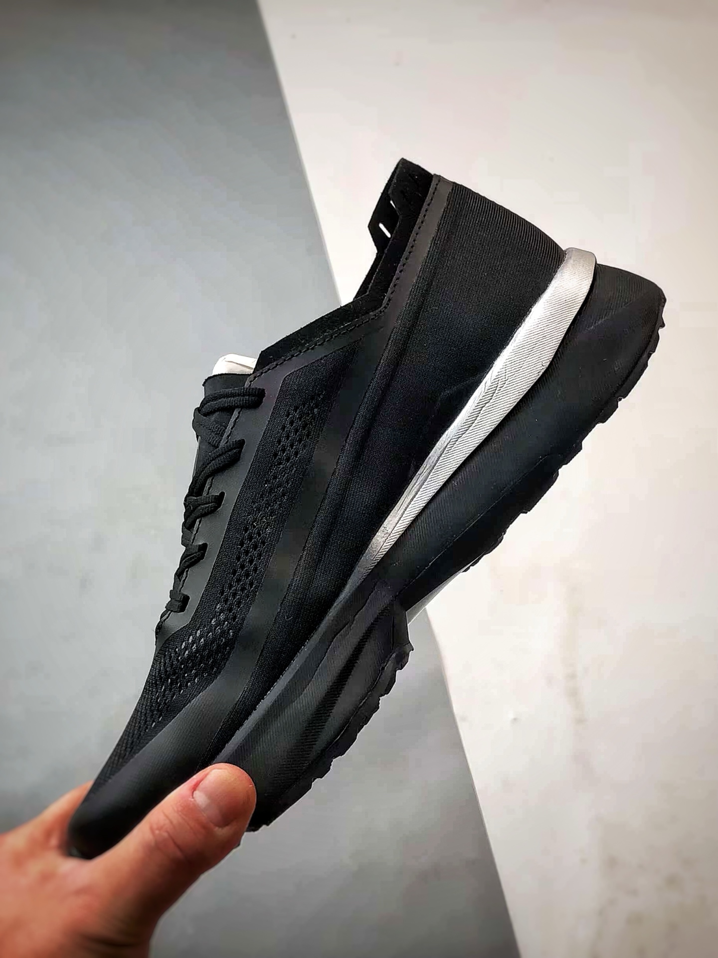 220 Descente Enerzite Fluid 2.0 Delta 黑银 流体学轻量低帮运动跑步鞋