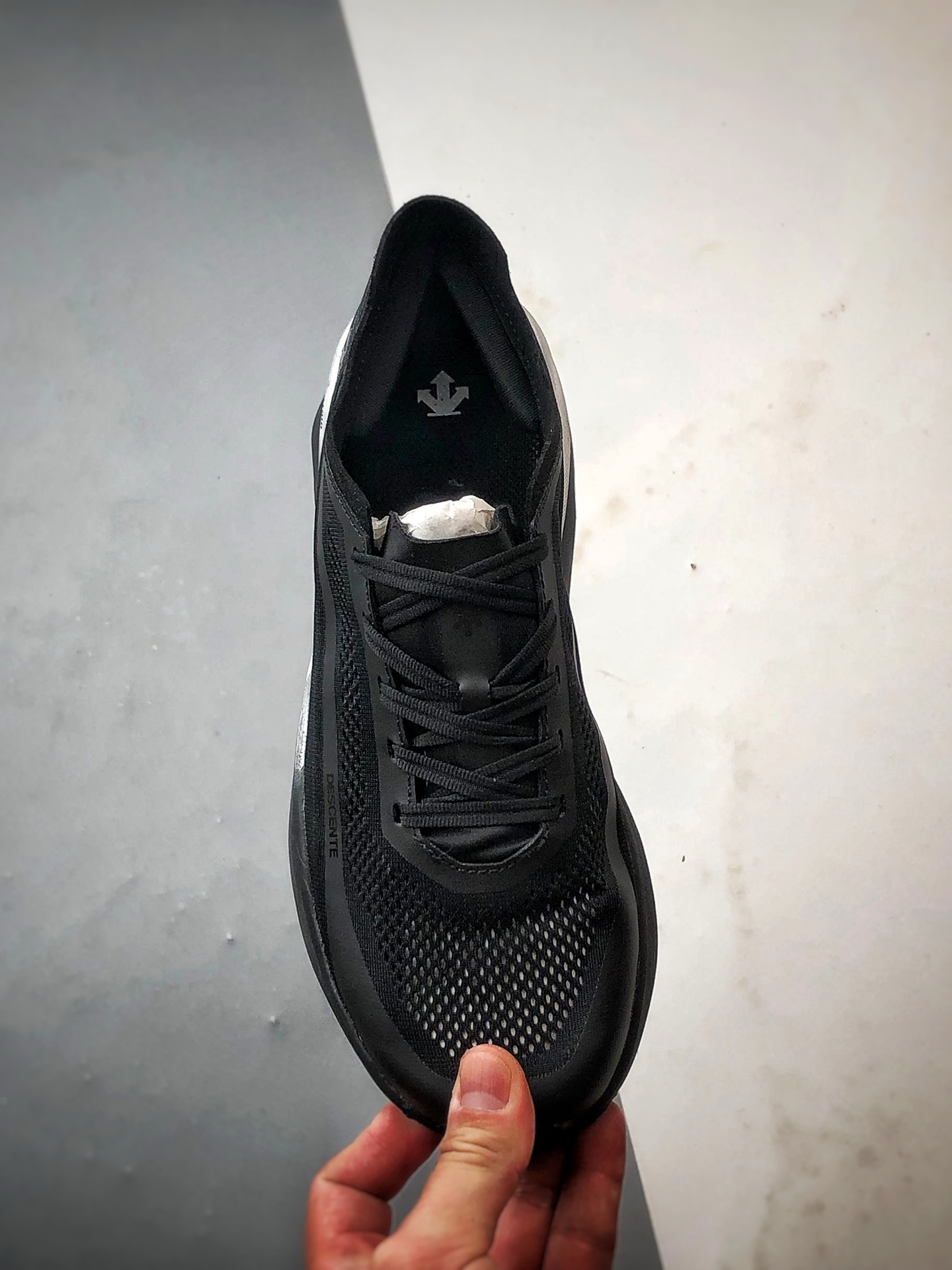 220 Descente Enerzite Fluid 2.0 Delta 黑银 流体学轻量低帮运动跑步鞋