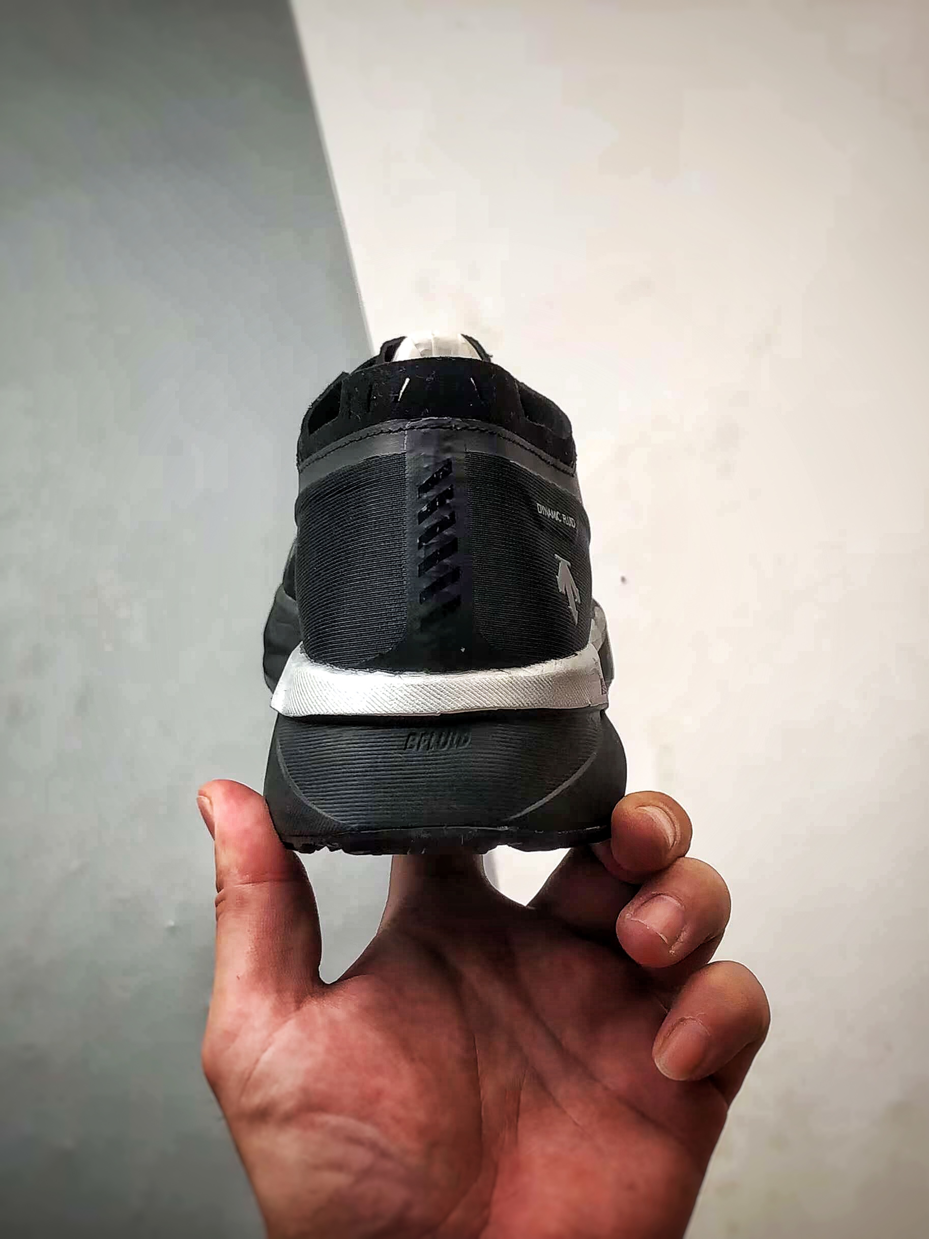 220 Descente Enerzite Fluid 2.0 Delta 黑银 流体学轻量低帮运动跑步鞋