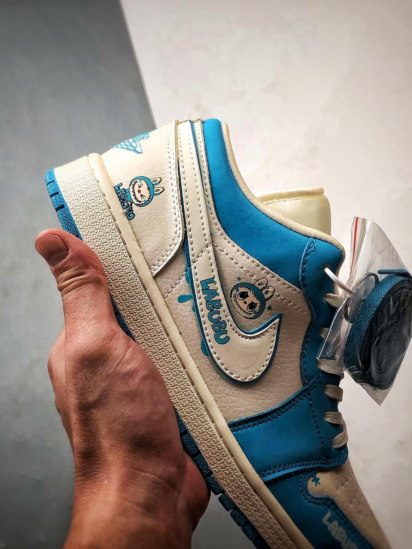 290 Air Jordan 1 Low ”高端定制” 拉布布白蓝涂鸦 QG2025-007-Chinese UA Cheap High Quatity Brand Clothes Bags handbags Sneakers wholesale wholesaler seller from China Factory suppliers Fashion Clothing Shoes best Quality Beautiful Price 290 Air Jordan 1 Low ”高端定制” 拉布布白蓝涂鸦 QG2025-007