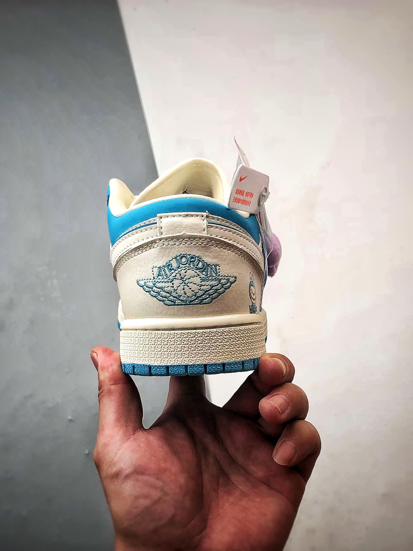 290 Air Jordan 1 Low ”高端定制” 拉布布白蓝涂鸦 QG2025-007-Chinese UA Cheap High Quatity Brand Clothes Bags handbags Sneakers wholesale wholesaler seller from China Factory suppliers Fashion Clothing Shoes best Quality Beautiful Price 290 Air Jordan 1 Low ”高端定制” 拉布布白蓝涂鸦 QG2025-007