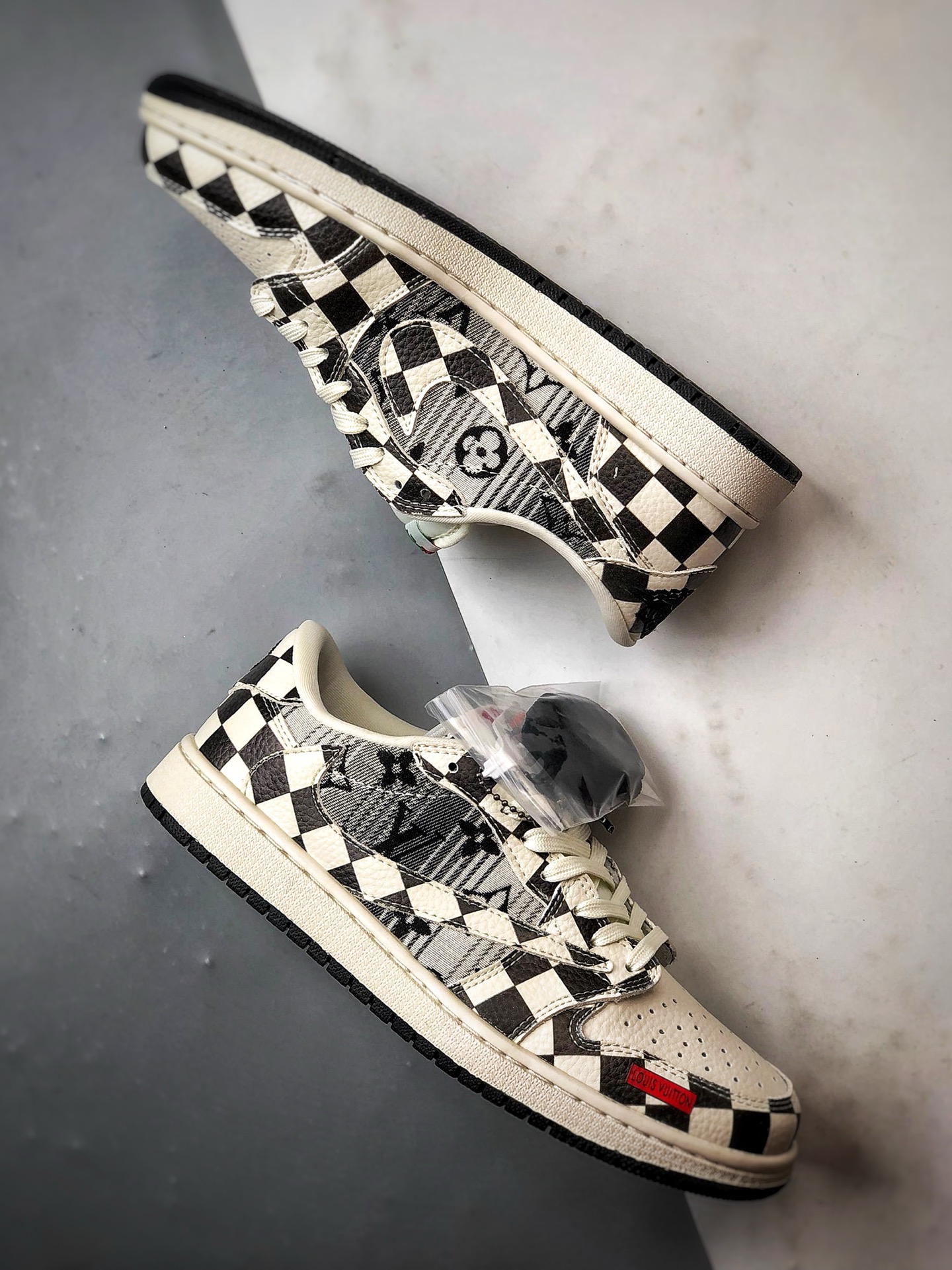 290 Air Jordan 1 Low ”高端定制” LV米灰黑棋盘格倒钩 LD2028-043-Chinese UA Cheap High Quatity Brand Clothes Bags handbags Sneakers wholesale wholesaler seller from China Factory suppliers Fashion Clothing Shoes best Quality Beautiful Price 290 Air Jordan 1 Low ”高端定制” LV米灰黑棋盘格倒钩 LD2028-043