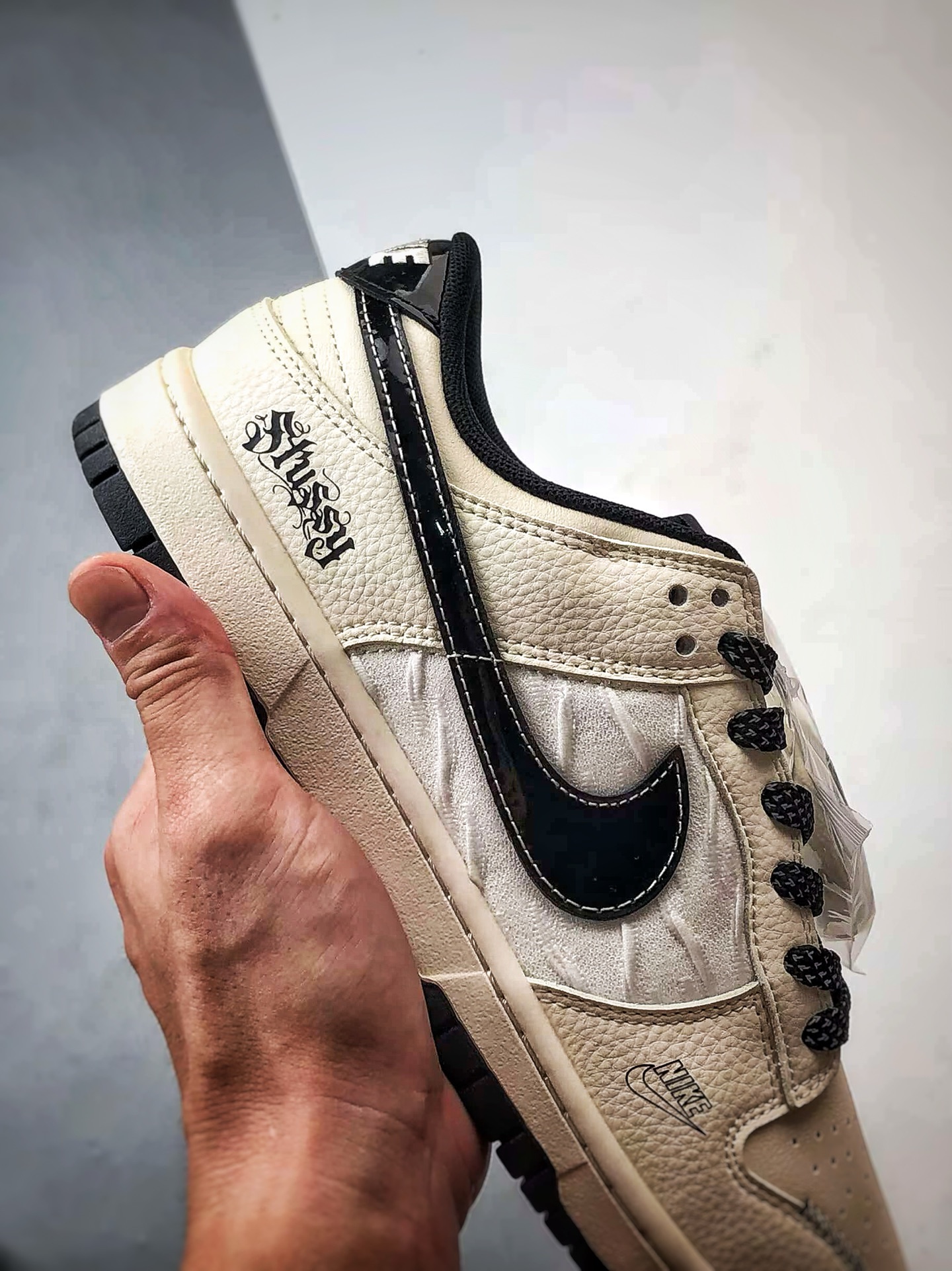 290 NK Dunk Low Retro ”DIY高端定制” 斯图西米白黑漆皮钩 低帮休闲运动板鞋 QW5836-011-Chinese UA Cheap High Quatity Brand Clothes Bags handbags Sneakers wholesale wholesaler seller from China Factory suppliers Fashion Clothing Shoes best Quality Beautiful Price 290 NK Dunk Low Retro ”DIY高端定制” 斯图西米白黑漆皮钩 低帮休闲运动板鞋 QW5836-011