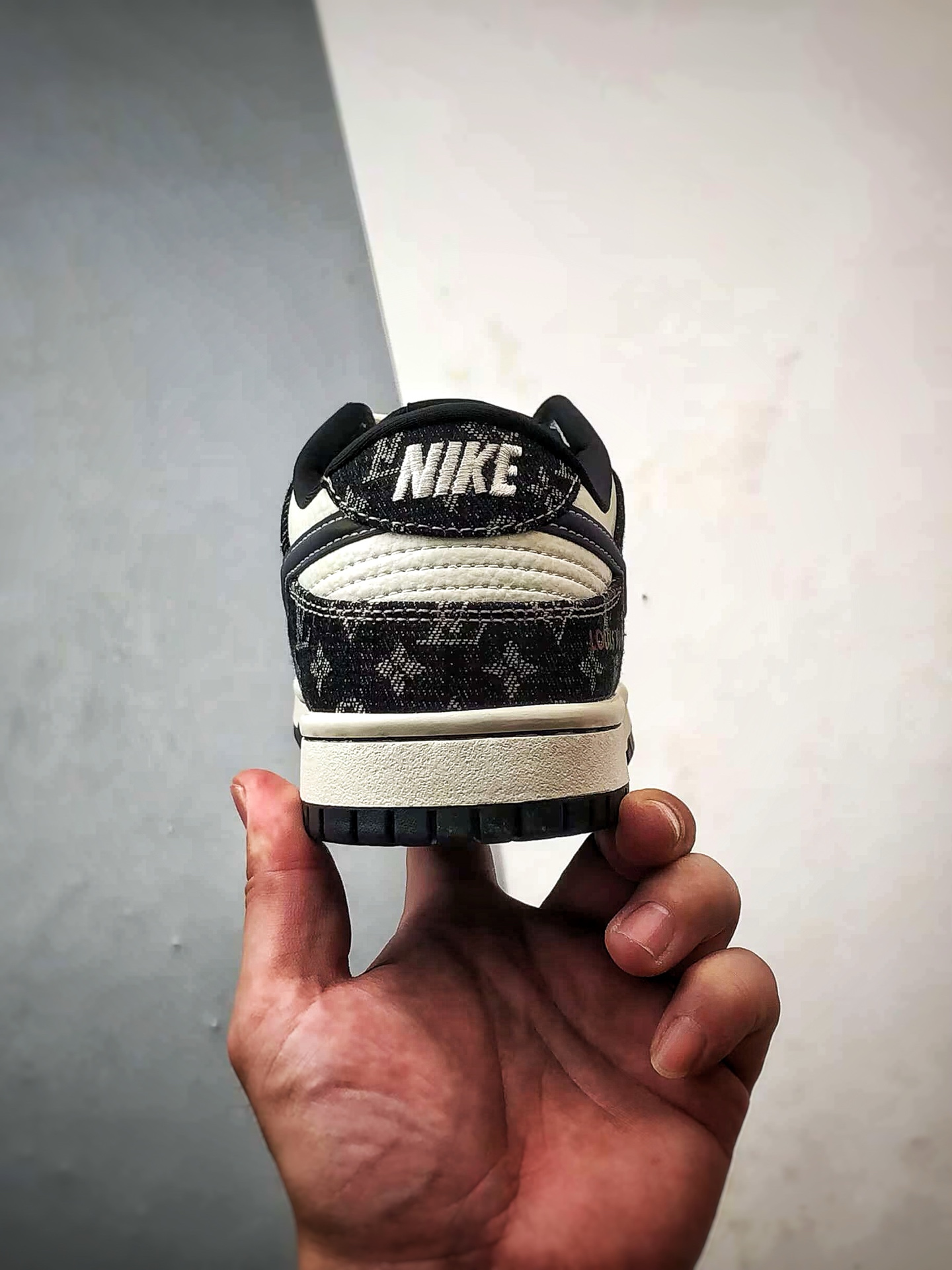 290 NK Dunk Low Retro ”DIY高端定制” LV印花白黑牛仔夜魔钩 低帮休闲运动板鞋 SC0601-451-Chinese UA Cheap High Quatity Brand Clothes Bags handbags Sneakers wholesale wholesaler seller from China Factory suppliers Fashion Clothing Shoes best Quality Beautiful Price 290 NK Dunk Low Retro ”DIY高端定制” LV印花白黑牛仔夜魔钩 低帮休闲运动板鞋 SC0601-451