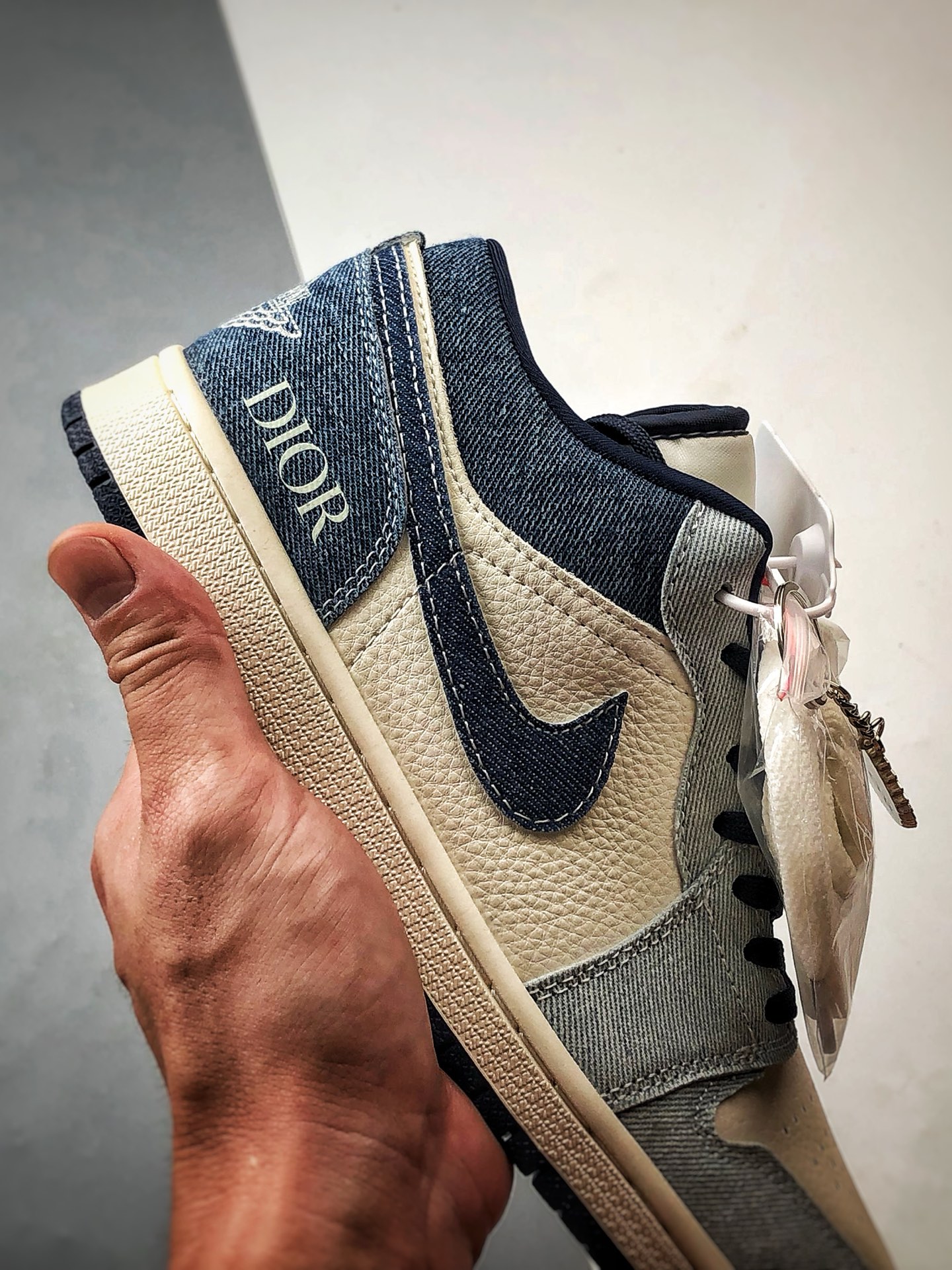 290 Air Jordan 1 Low ”高端定制” 迪奥米白蓝牛仔 QG2025-002-Chinese UA Cheap High Quatity Brand Clothes Bags handbags Sneakers wholesale wholesaler seller from China Factory suppliers Fashion Clothing Shoes best Quality Beautiful Price 290 Air Jordan 1 Low ”高端定制” 迪奥米白蓝牛仔 QG2025-002