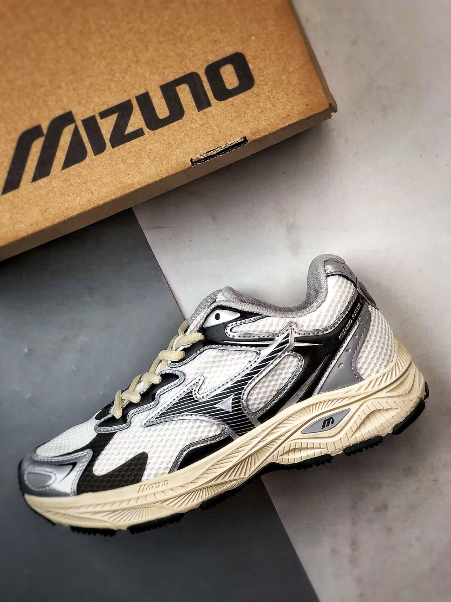 220 Oarism x Mizuno Racer S 米黑银 美津浓复古低帮透气休闲跑步鞋