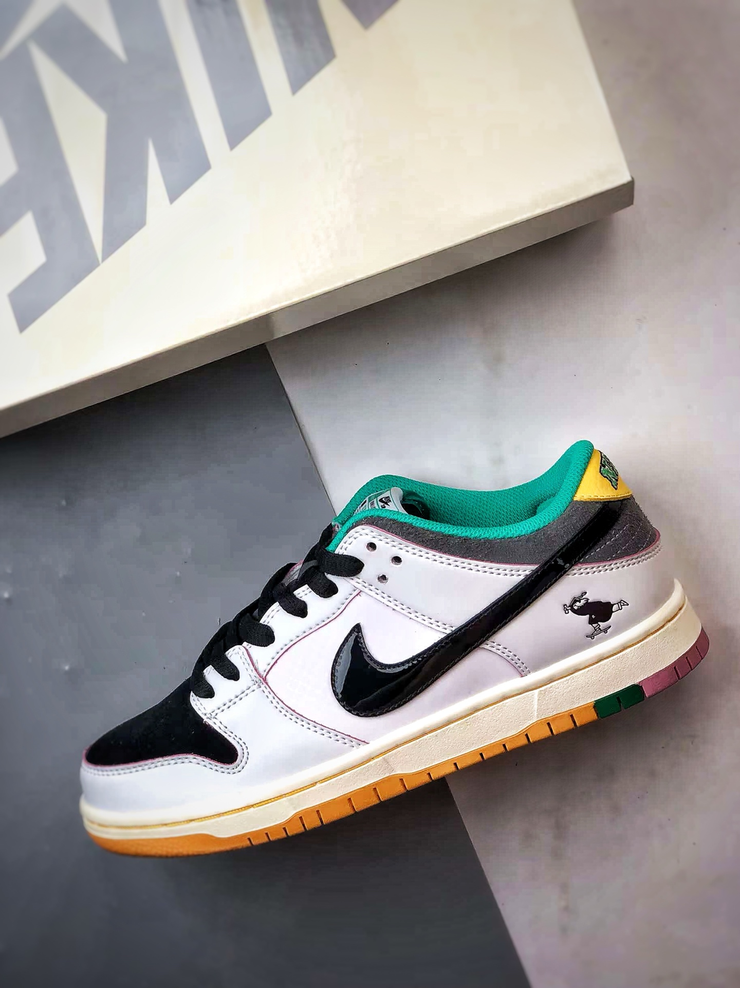 230 性价比触顶 同价区间无对手 CSEF x NK Dunk SB Low 白绿黑 低帮复古休闲运动滑板鞋 HJ4132-100