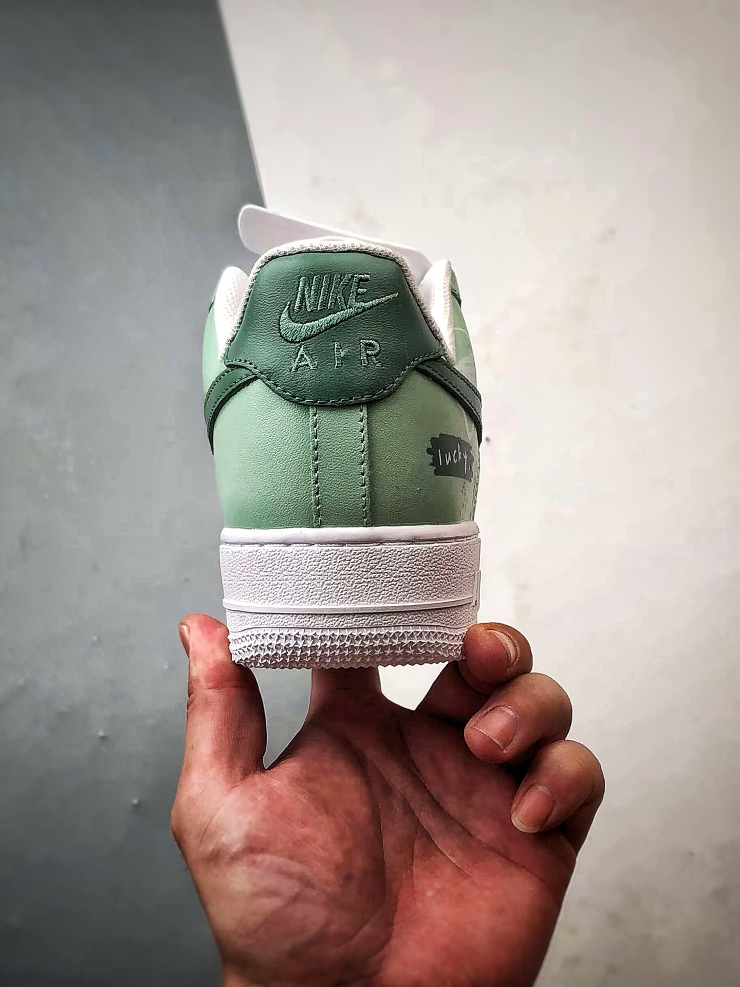 280 定制球鞋 Air Force 1 Low 幸运草 涂鸦白绿 经典休闲运动板鞋 ZH0316-098-Chinese UA Cheap High Quatity Brand Clothes Bags handbags Sneakers wholesale wholesaler seller from China Factory suppliers Fashion Clothing Shoes best Quality Beautiful Price 280 定制球鞋 Air Force 1 Low 幸运草 涂鸦白绿 经典休闲运动板鞋 ZH0316-098