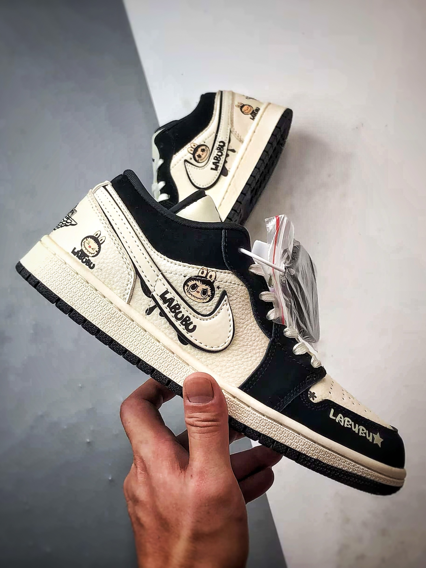 290 Air Jordan 1 Low ”高端定制” 拉布布涂鸦米白黑 QG2025-006