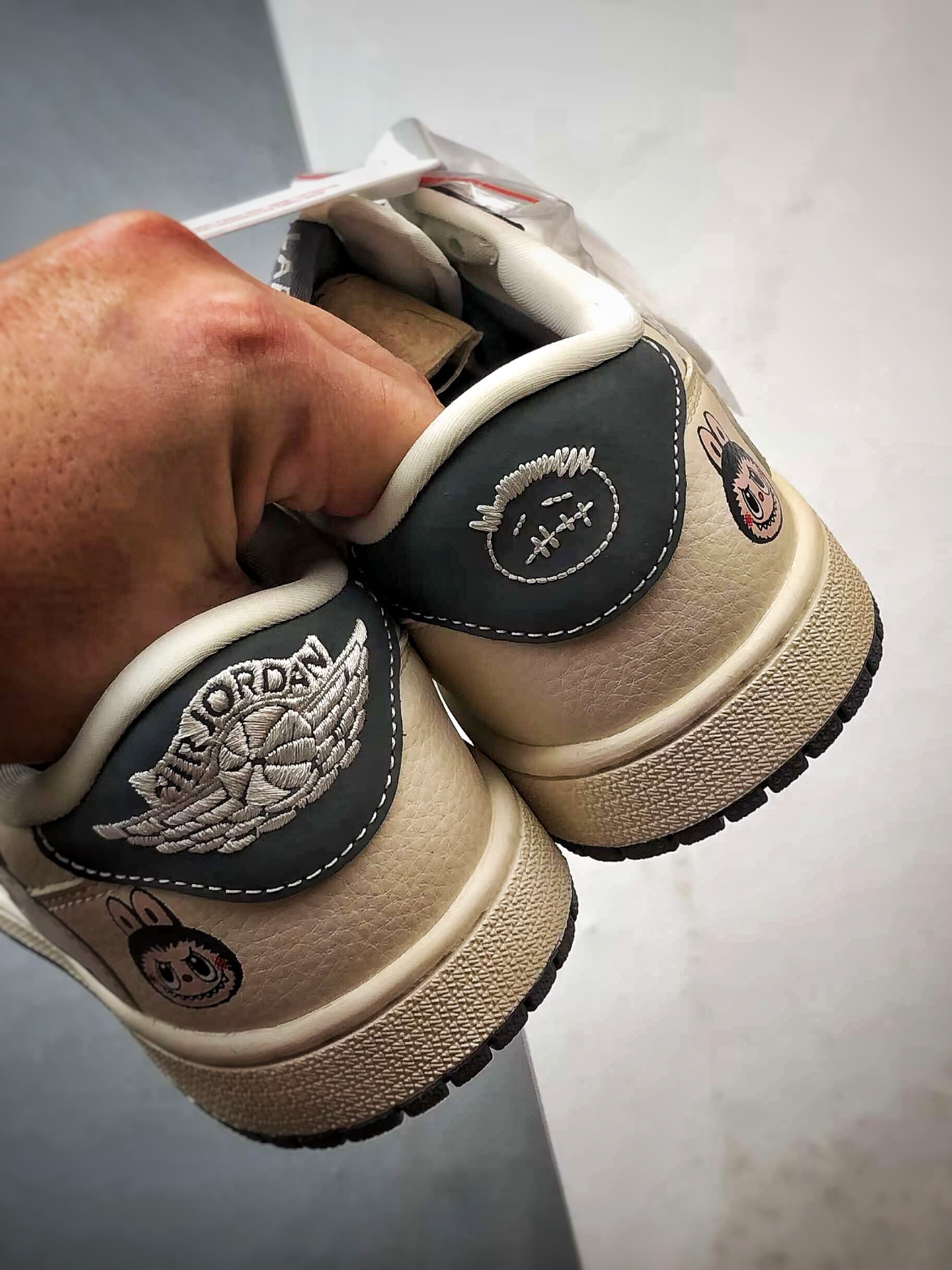 290 Air Jordan 1 Low ”高端定制” 拉布布涂鸦米白灰倒钩 DZ1888-094