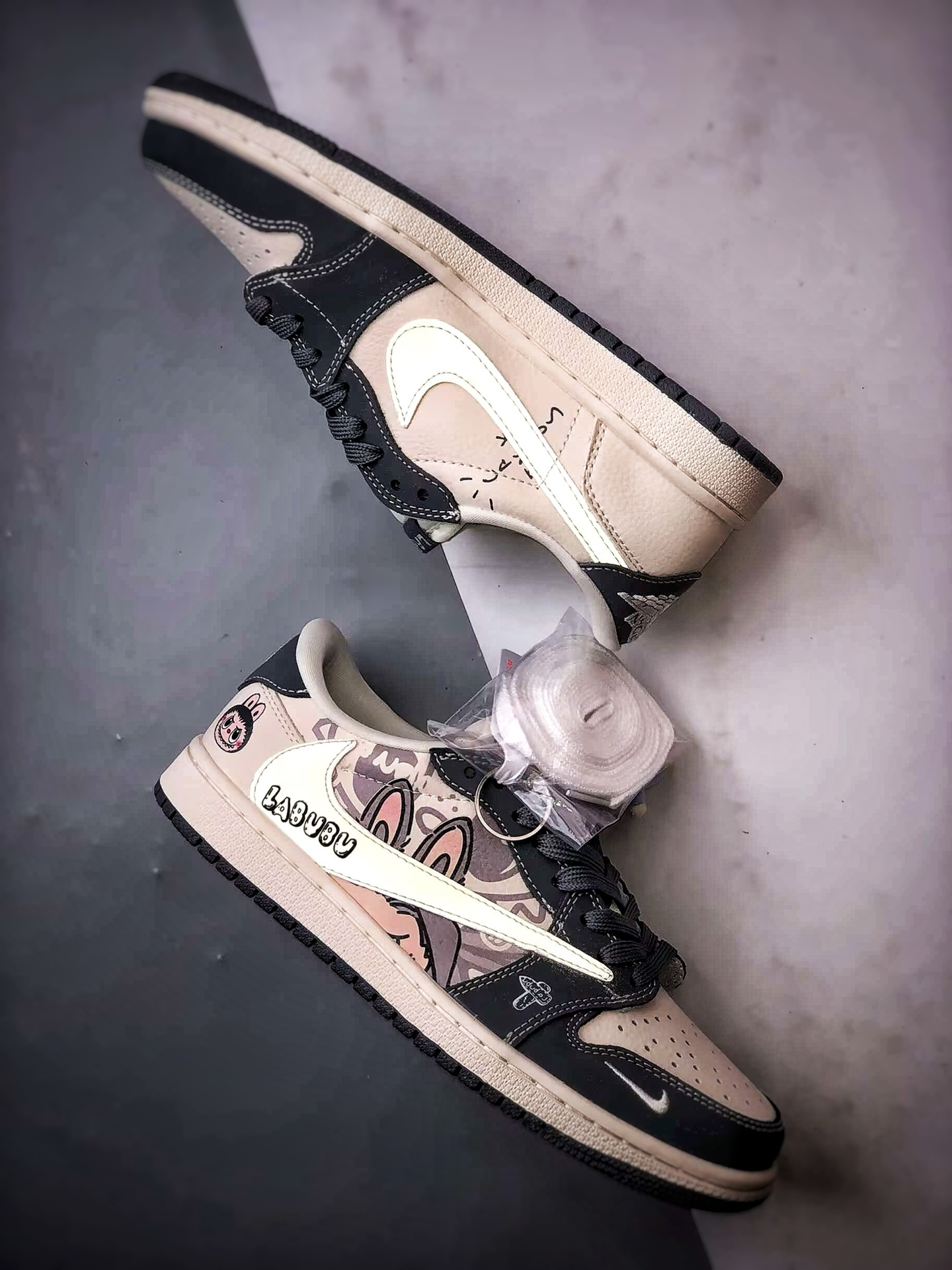 290 Air Jordan 1 Low ”高端定制” 拉布布涂鸦米白灰倒钩 DZ1888-094