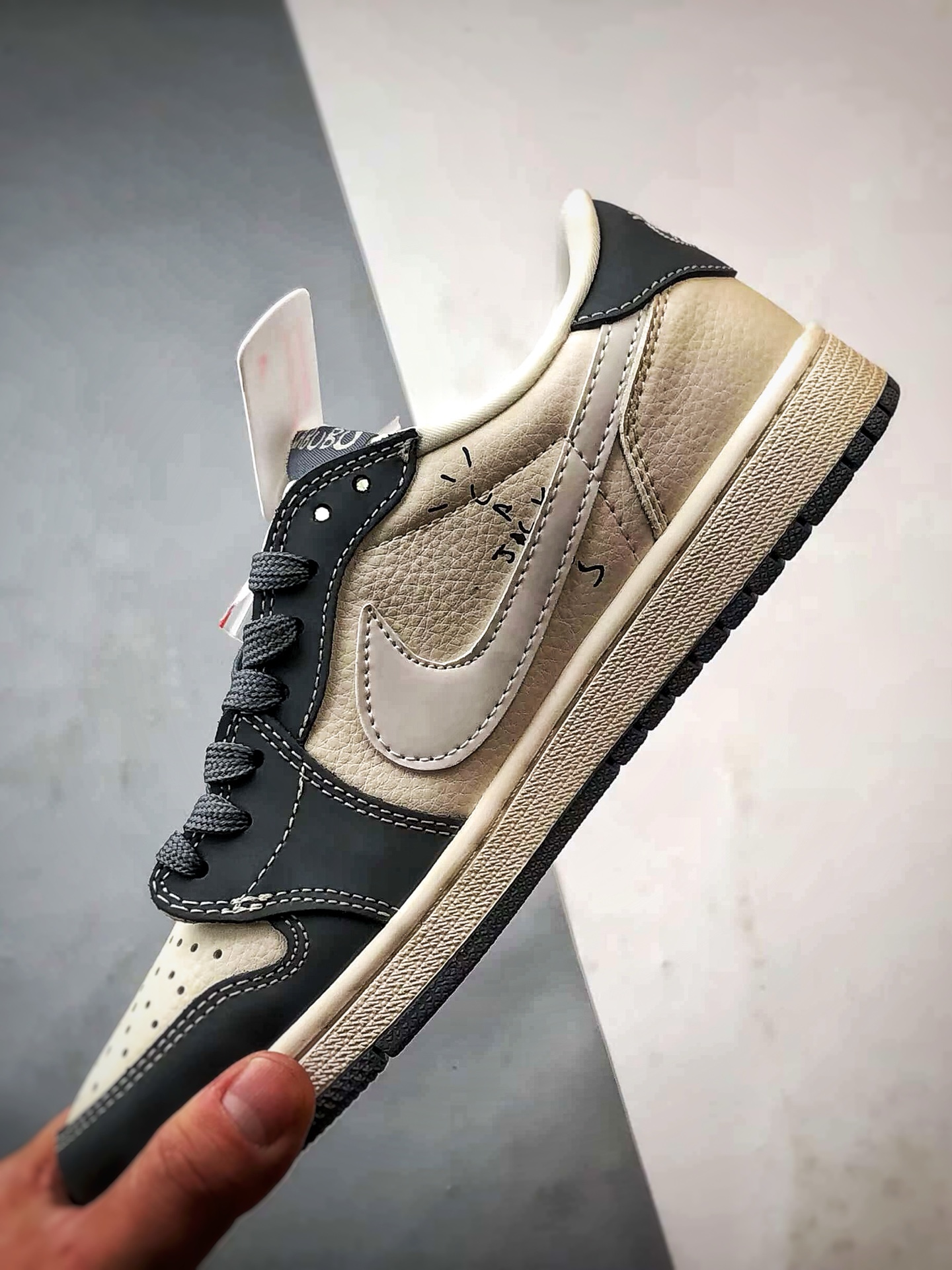 290 Air Jordan 1 Low ”高端定制” 拉布布涂鸦米白灰倒钩 DZ1888-094