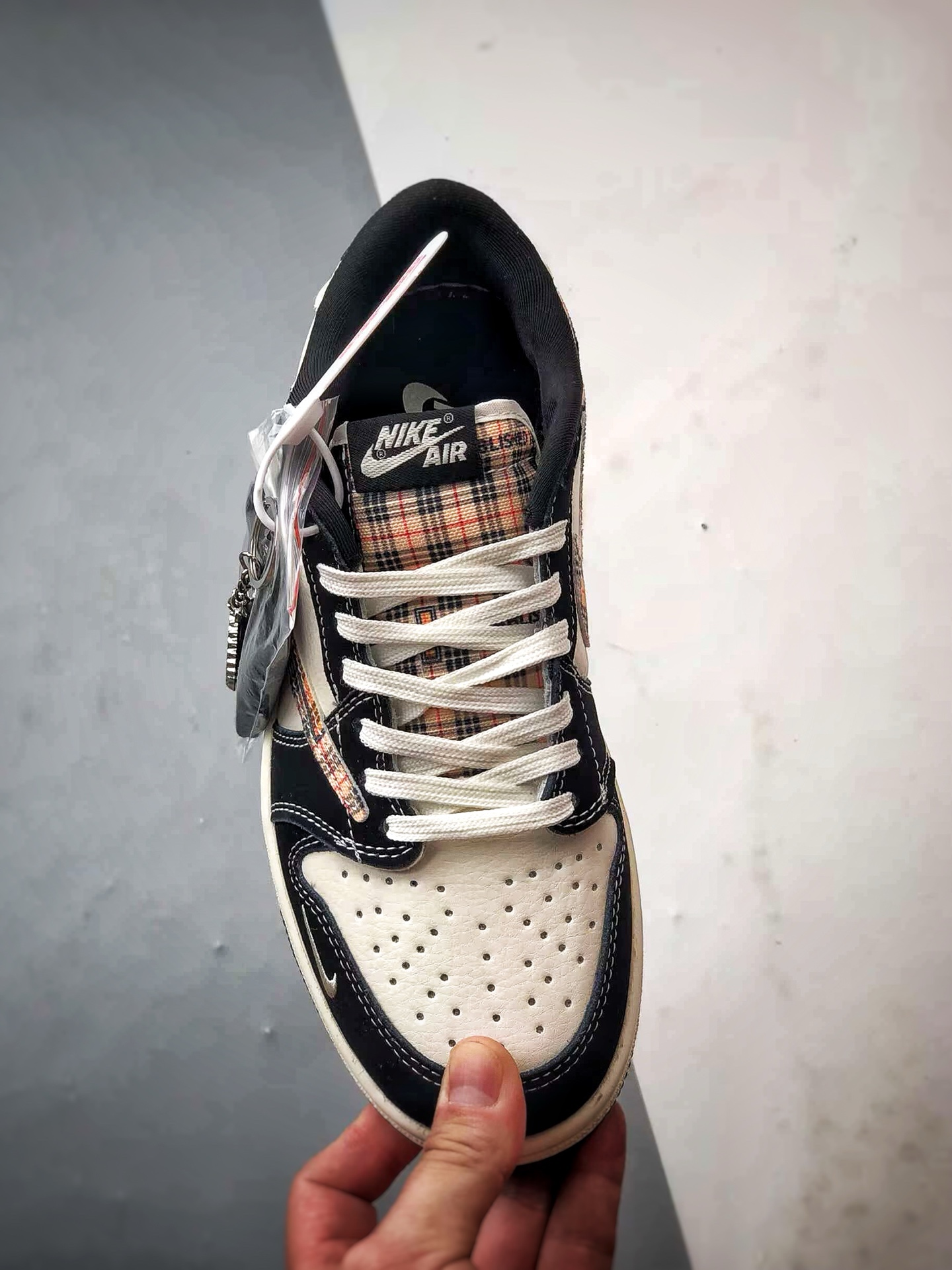 290 Air Jordan 1 Low ”高端定制” 巴宝莉黑白经典格纹倒钩 XS2025-048-Chinese UA Cheap High Quatity Brand Clothes Bags handbags Sneakers wholesale wholesaler seller from China Factory suppliers Fashion Clothing Shoes best Quality Beautiful Price 290 Air Jordan 1 Low ”高端定制” 巴宝莉黑白经典格纹倒钩 XS2025-048