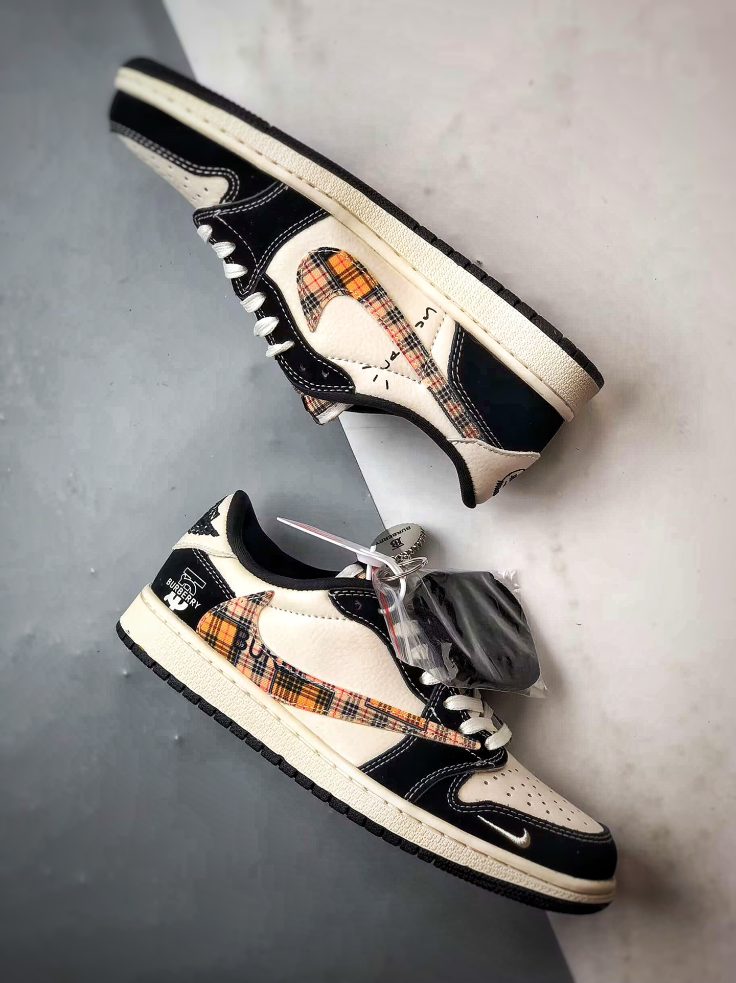 290 Air Jordan 1 Low ”高端定制” 巴宝莉黑白经典格纹倒钩 XS2025-048-Chinese UA Cheap High Quatity Brand Clothes Bags handbags Sneakers wholesale wholesaler seller from China Factory suppliers Fashion Clothing Shoes best Quality Beautiful Price 290 Air Jordan 1 Low ”高端定制” 巴宝莉黑白经典格纹倒钩 XS2025-048