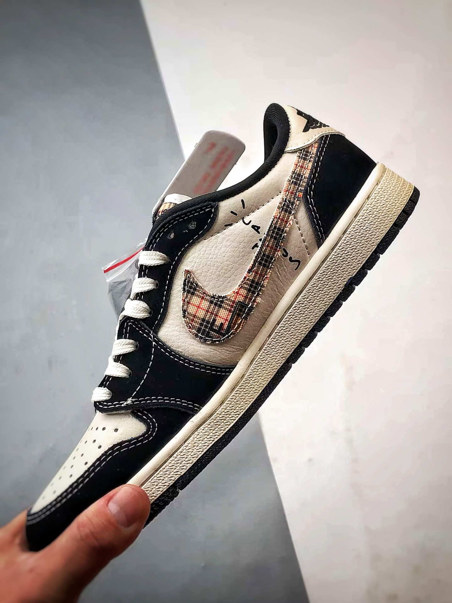 290 Air Jordan 1 Low ”高端定制” 巴宝莉黑白经典格纹倒钩 XS2025-048-Chinese UA Cheap High Quatity Brand Clothes Bags handbags Sneakers wholesale wholesaler seller from China Factory suppliers Fashion Clothing Shoes best Quality Beautiful Price 290 Air Jordan 1 Low ”高端定制” 巴宝莉黑白经典格纹倒钩 XS2025-048