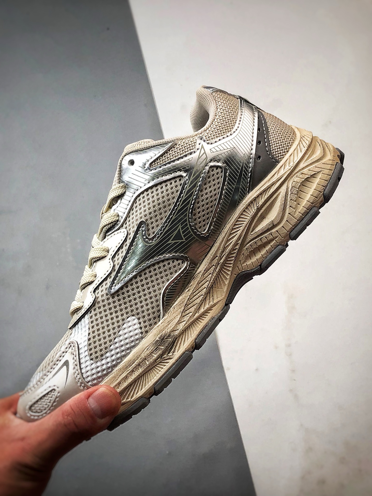 220 Mizuno Racer S 米灰银 美津浓复古低帮透气休闲跑步鞋