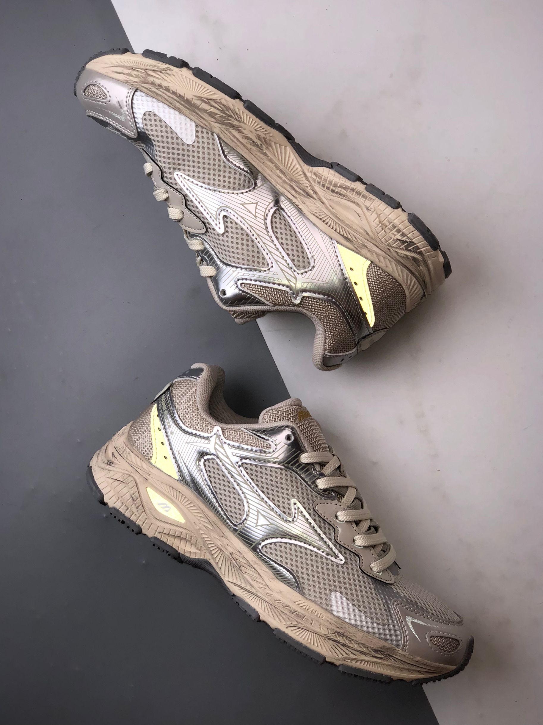 220 Mizuno Racer S 米灰银 美津浓复古低帮透气休闲跑步鞋