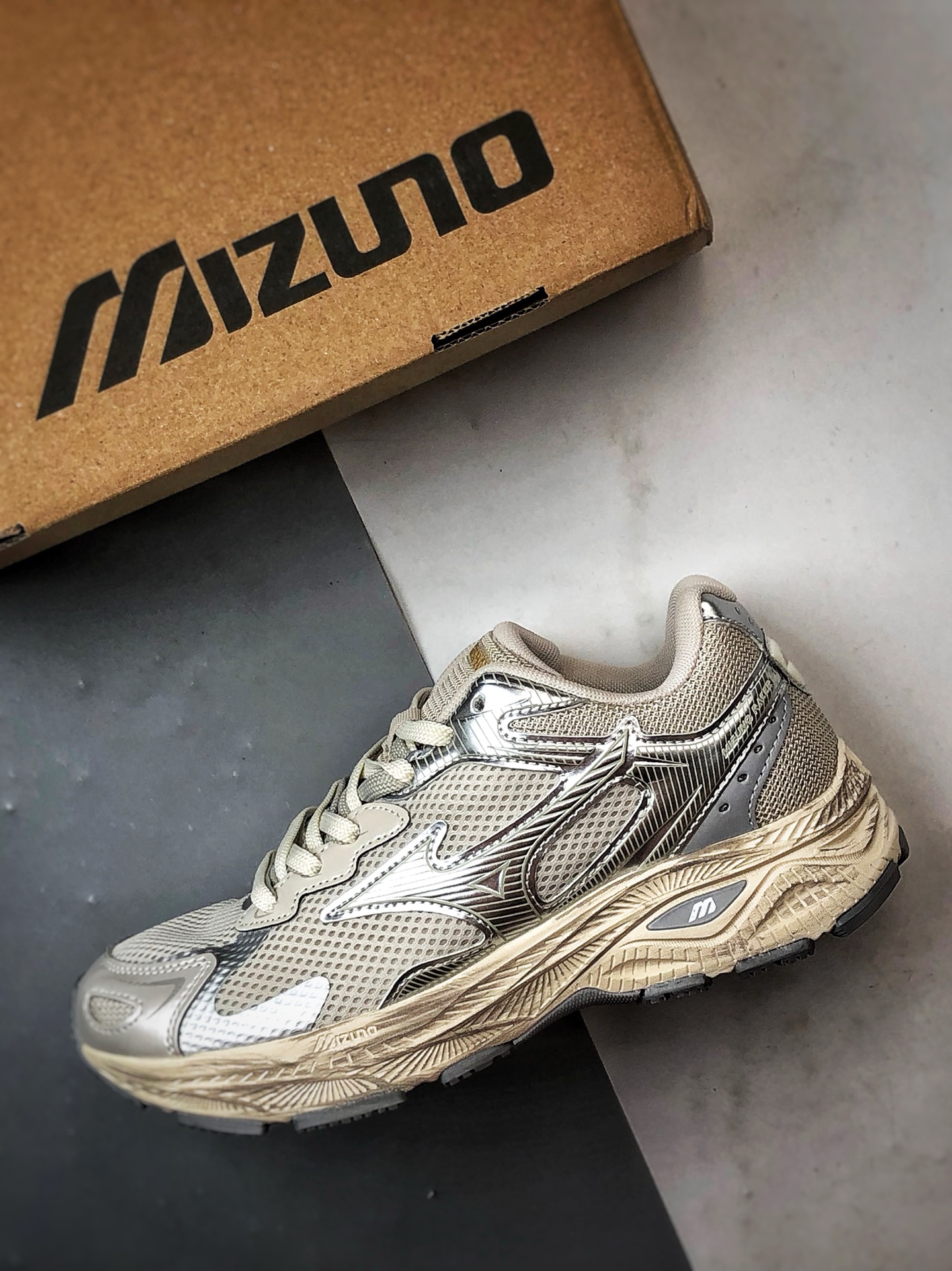 220 Mizuno Racer S 米灰银 美津浓复古低帮透气休闲跑步鞋