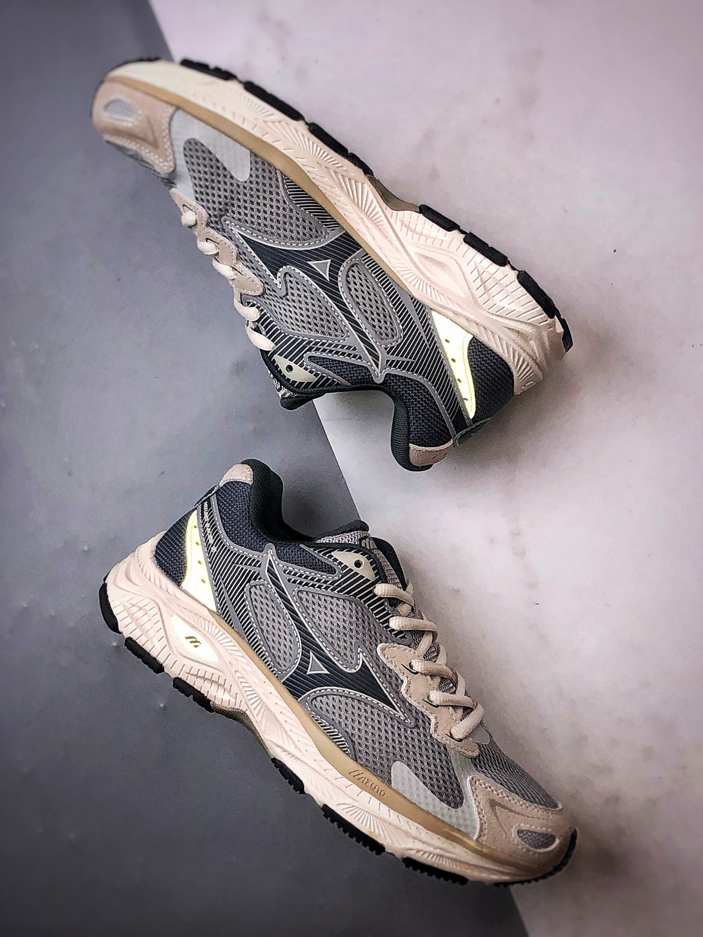 220 Mizuno Racer S 灰色 美津浓复古低帮透气休闲跑步鞋