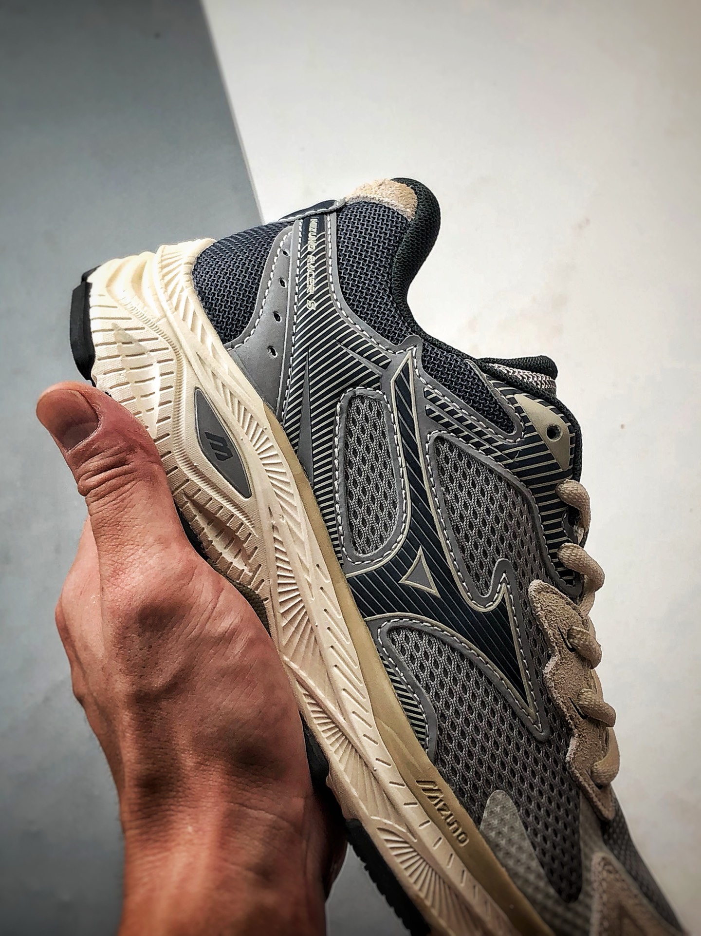 220 Mizuno Racer S 灰色 美津浓复古低帮透气休闲跑步鞋