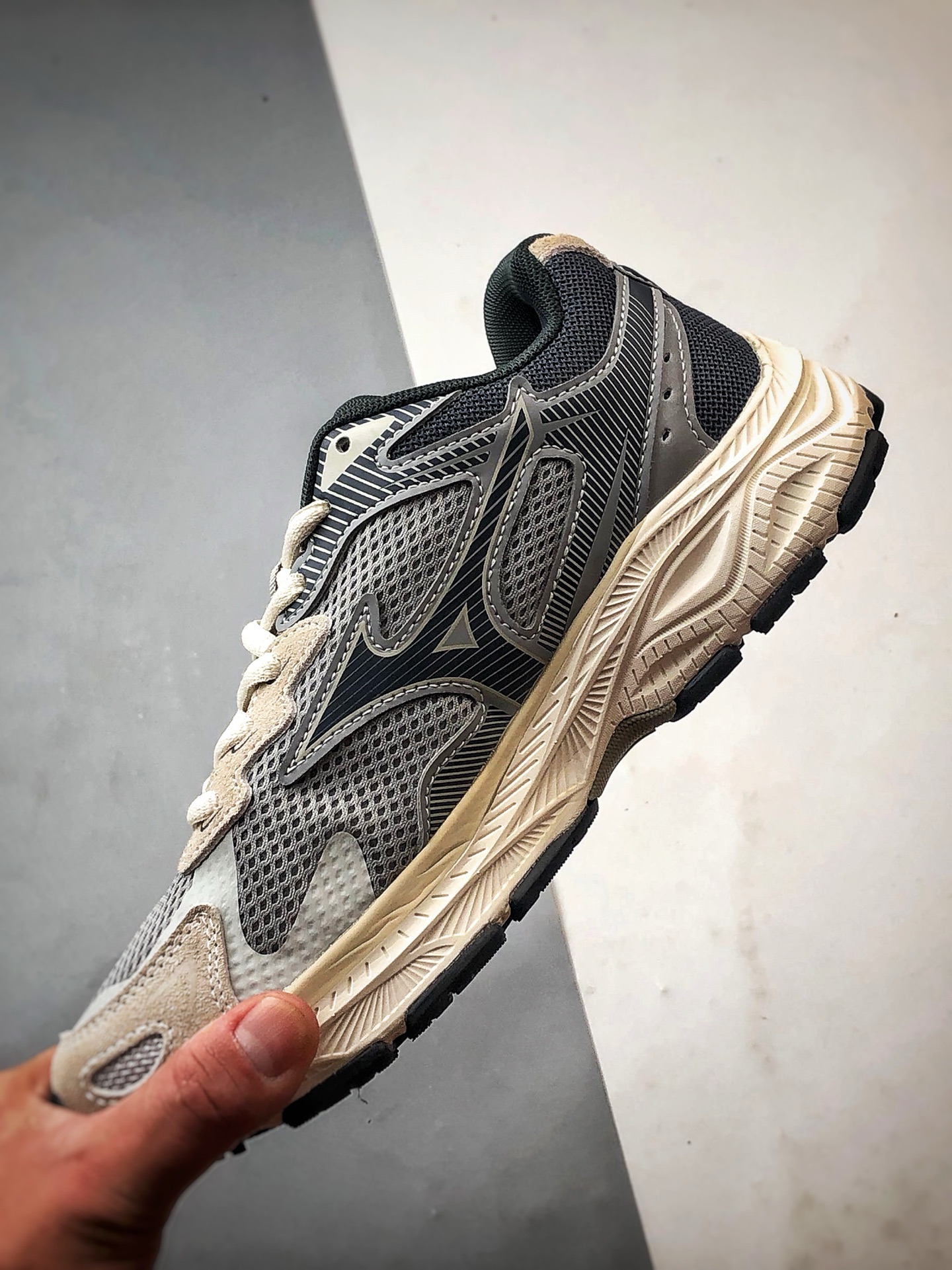 220 Mizuno Racer S 灰色 美津浓复古低帮透气休闲跑步鞋