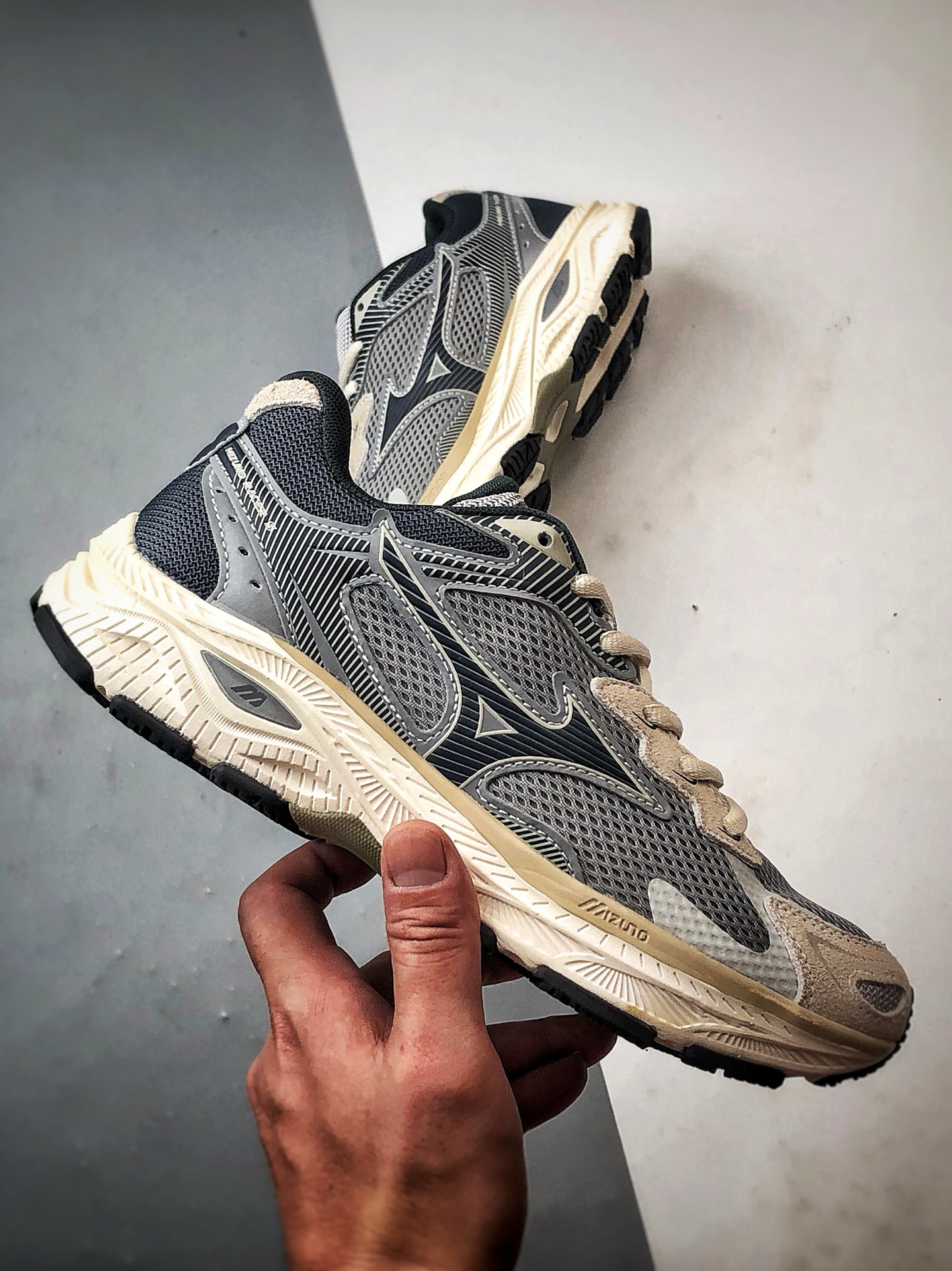 220 Mizuno Racer S 灰色 美津浓复古低帮透气休闲跑步鞋