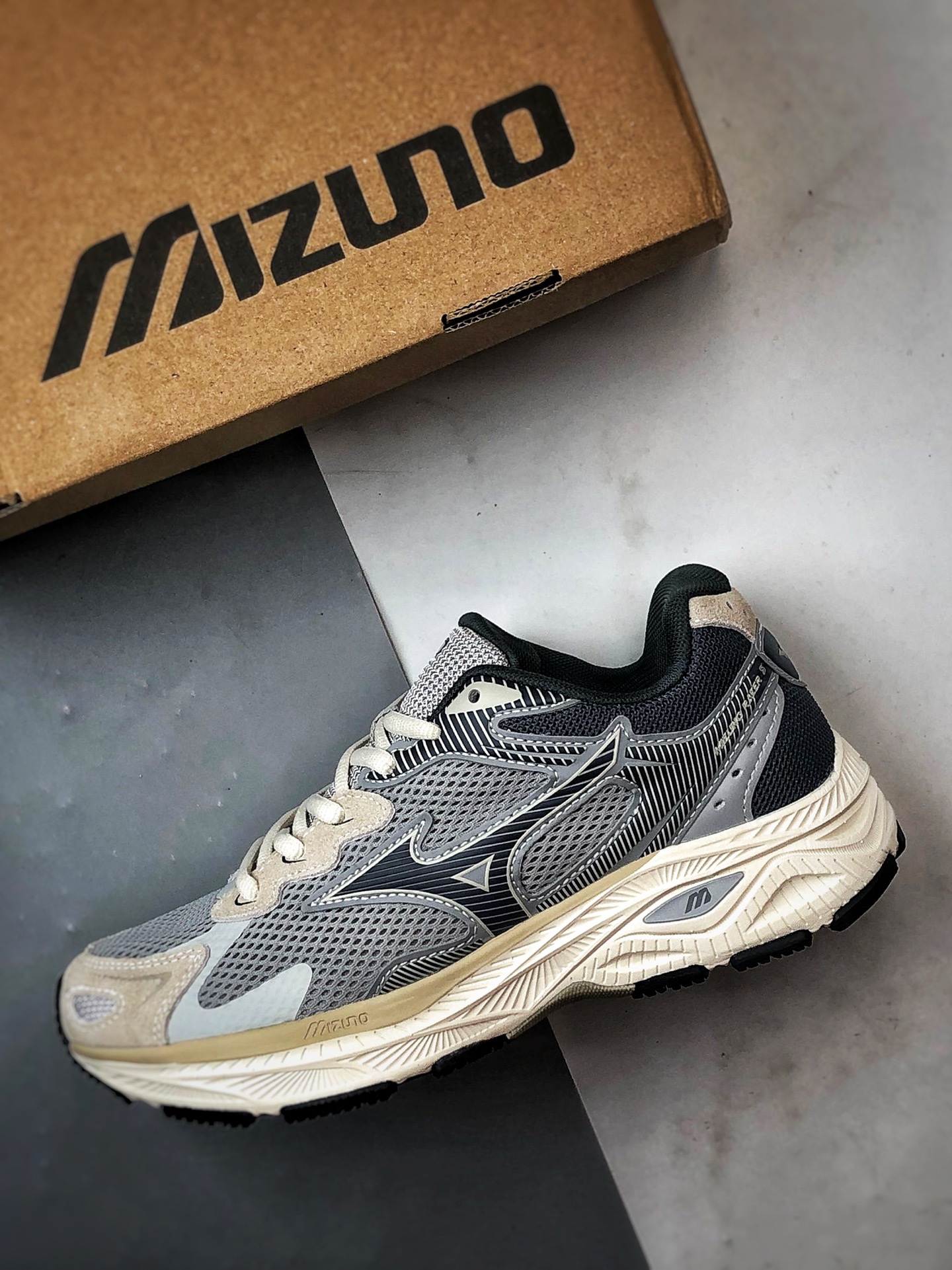 220 Mizuno Racer S 灰色 美津浓复古低帮透气休闲跑步鞋