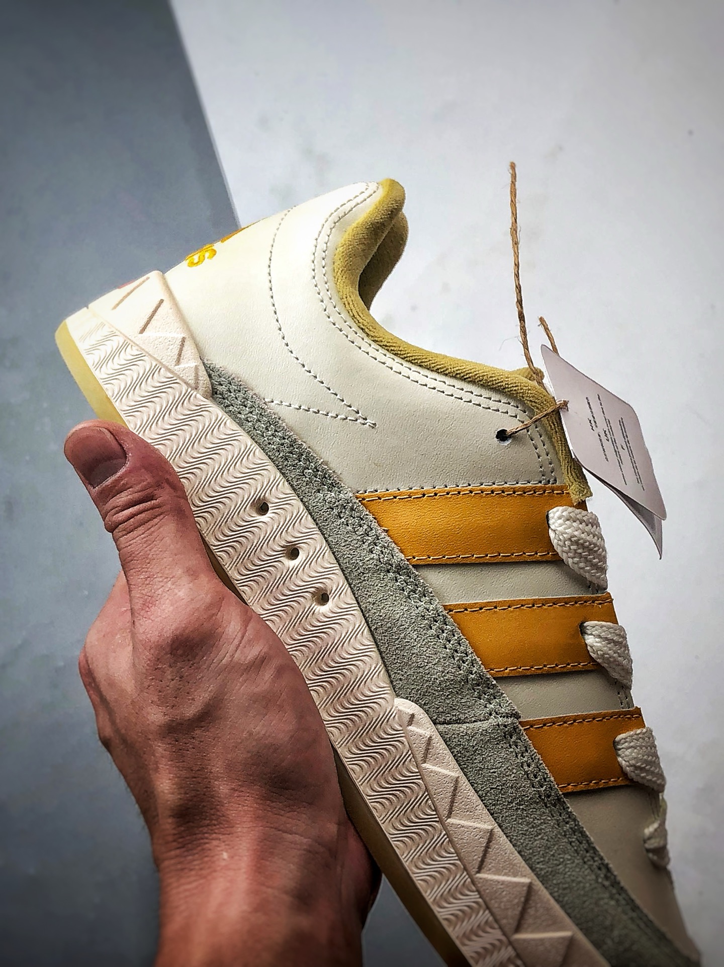 180 AD Originals Adimatic 米白橙 复古经典鲨鱼面包鞋 IE1589