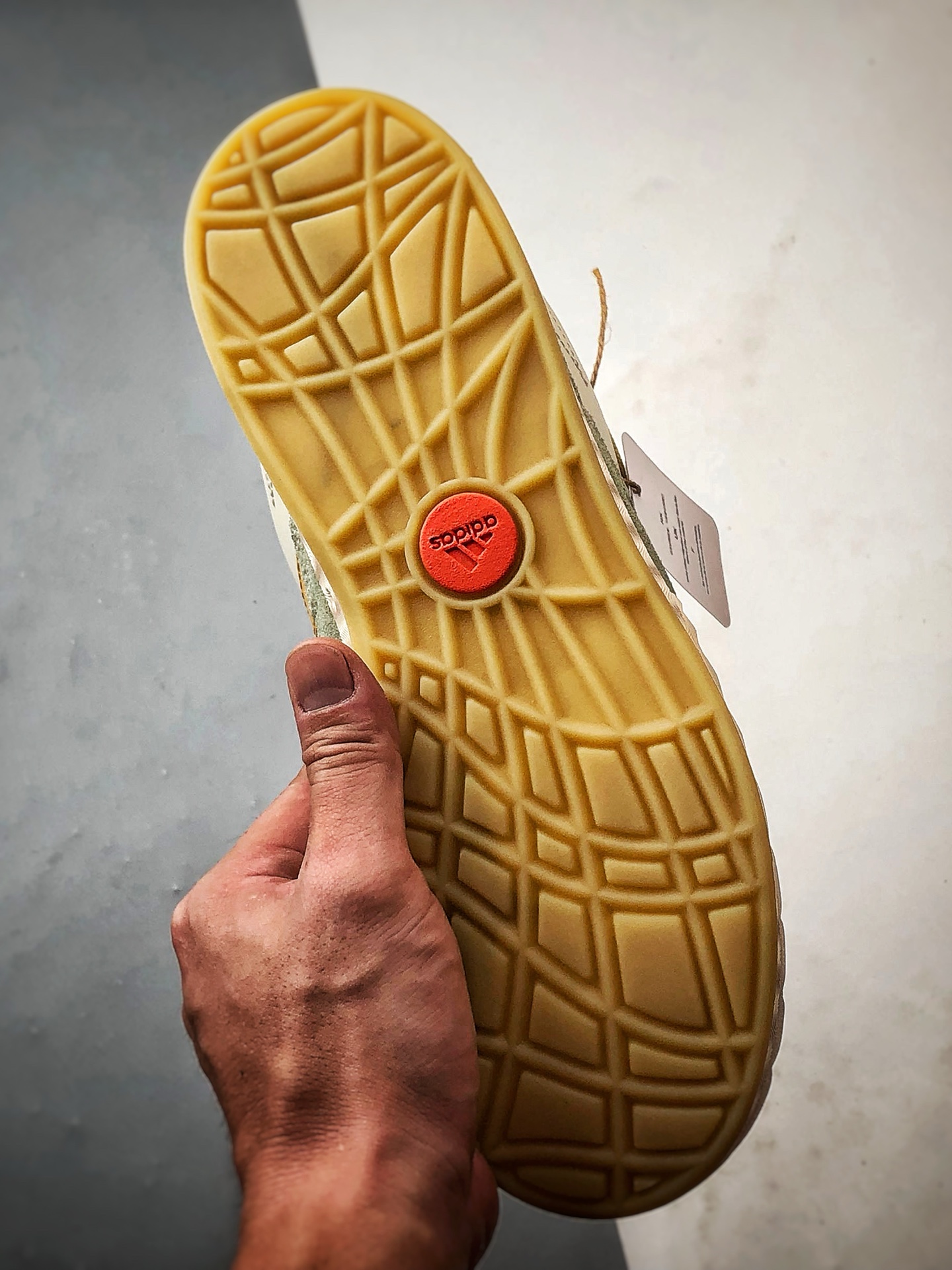 180 AD Originals Adimatic 米白橙 复古经典鲨鱼面包鞋 IE1589