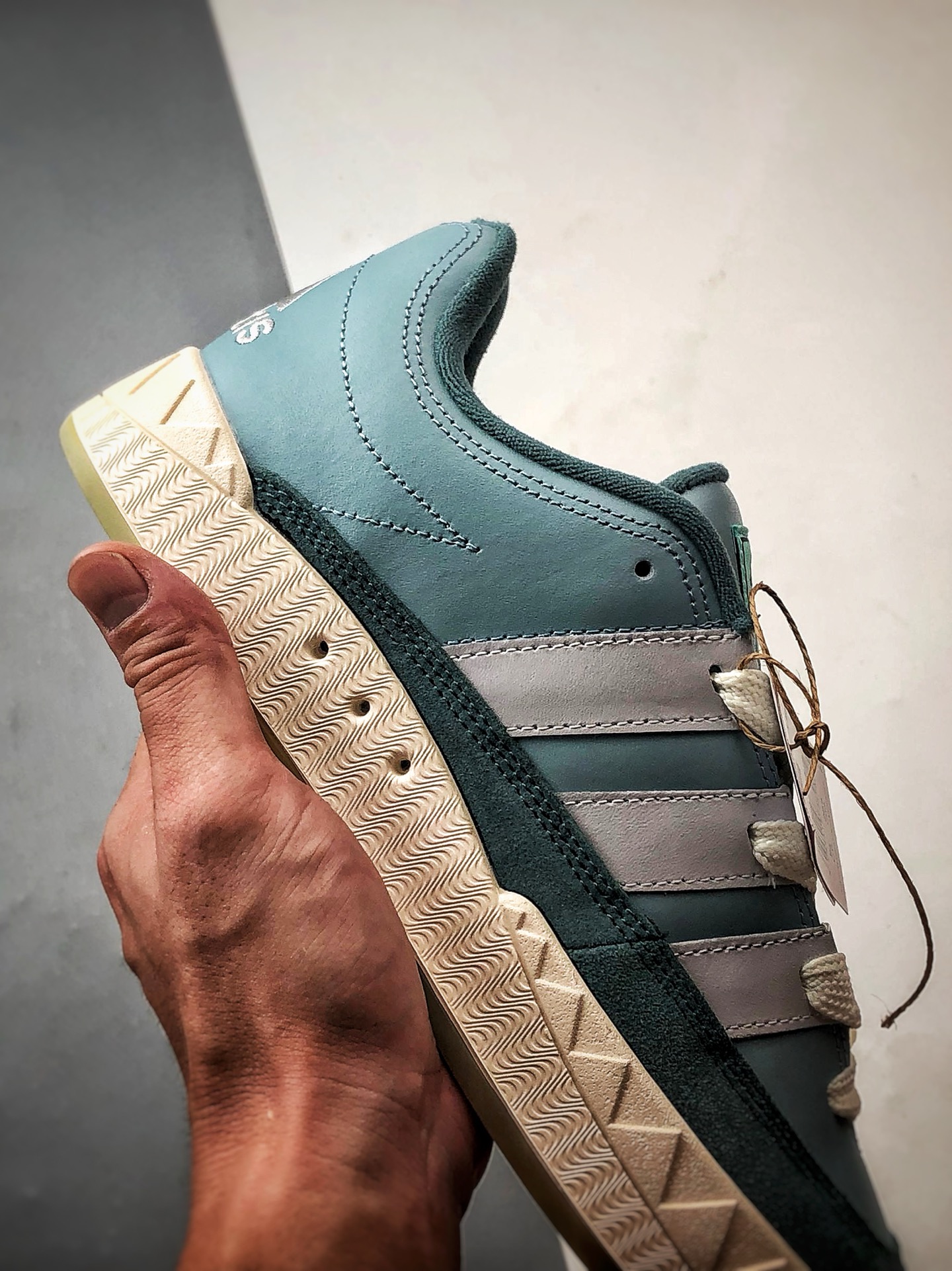 180 AD Originals Adimatic 蓝色 复古经典鲨鱼面包鞋 IF1590