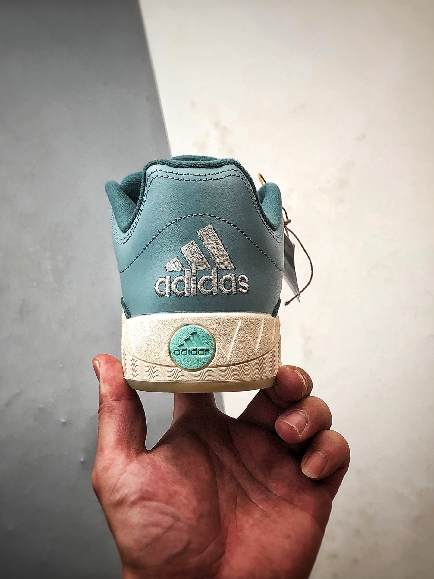 180 AD Originals Adimatic 蓝色 复古经典鲨鱼面包鞋 IF1590