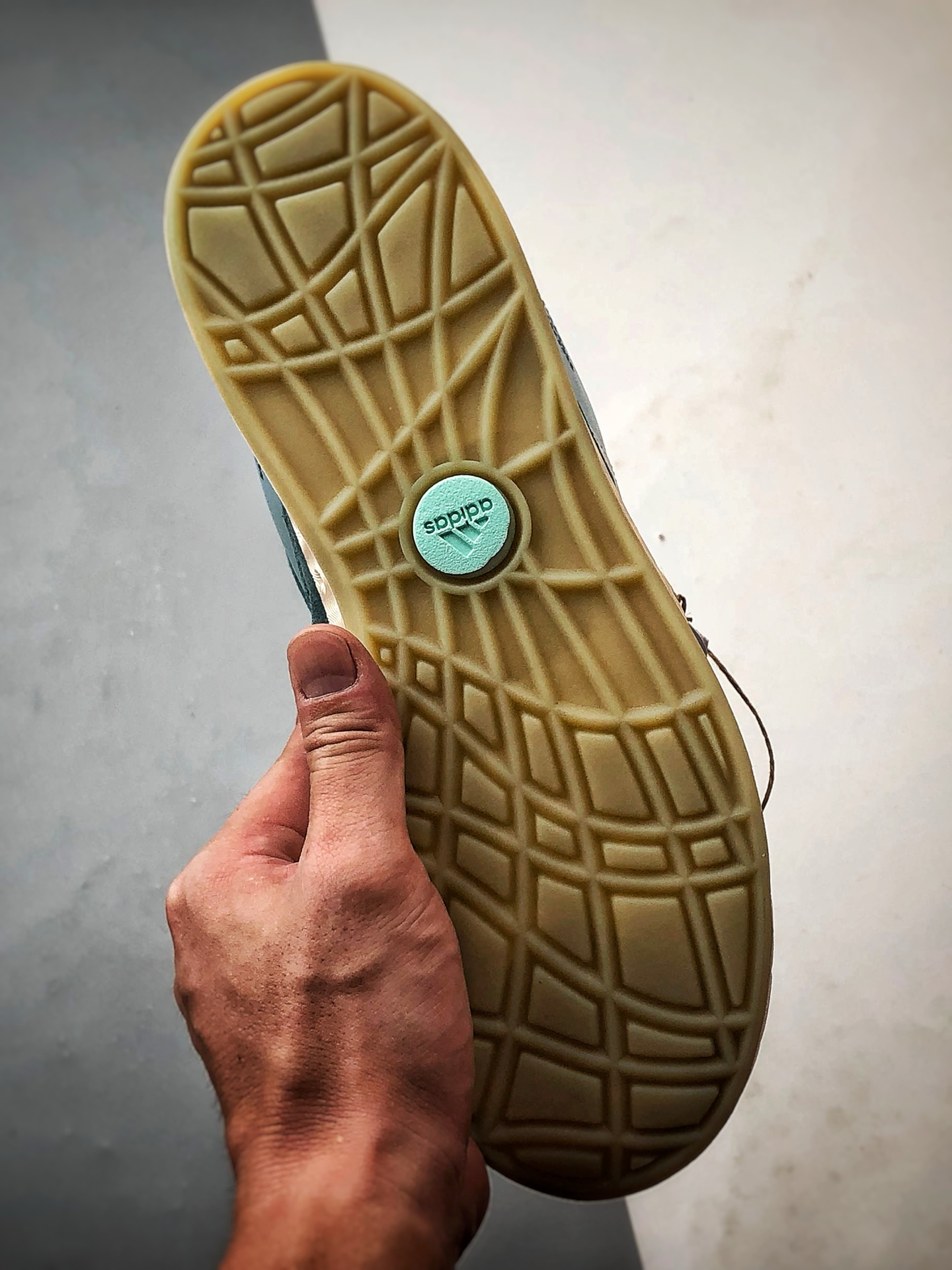 180 AD Originals Adimatic 蓝色 复古经典鲨鱼面包鞋 IF1590