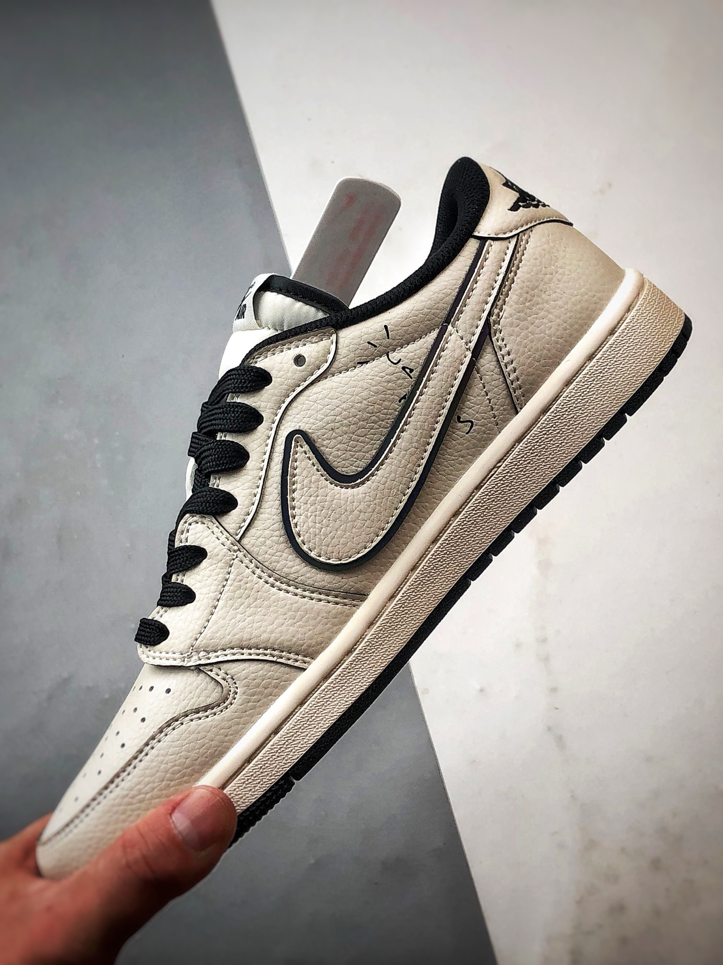 300 Air Jordan 1 Low ”高端定制” 五道杠米白黑倒钩 DF1845-536