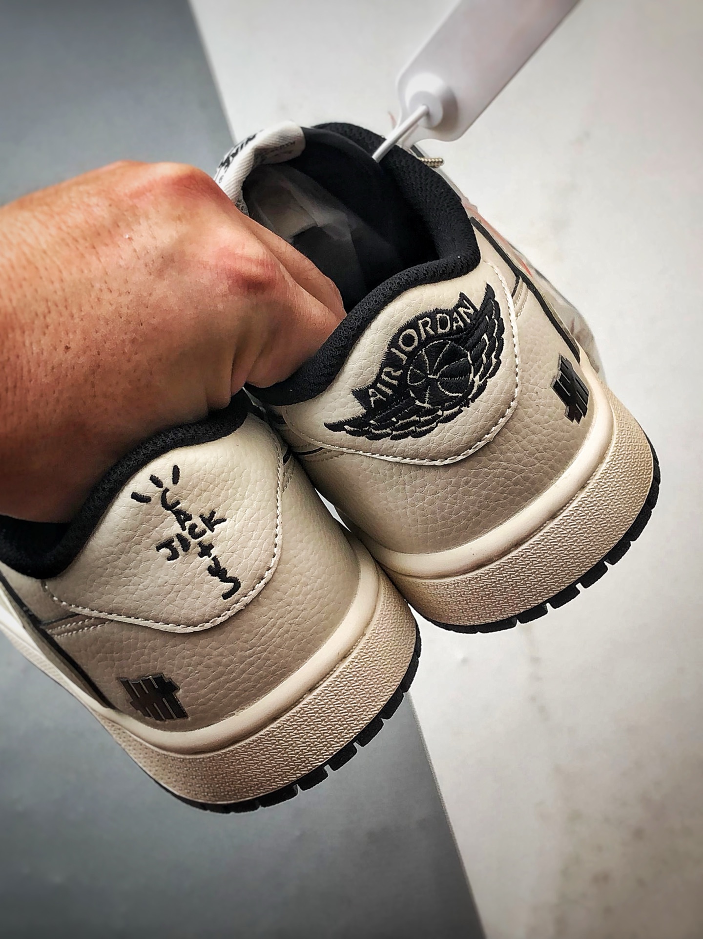 300 Air Jordan 1 Low ”高端定制” 五道杠米白黑倒钩 DF1845-536