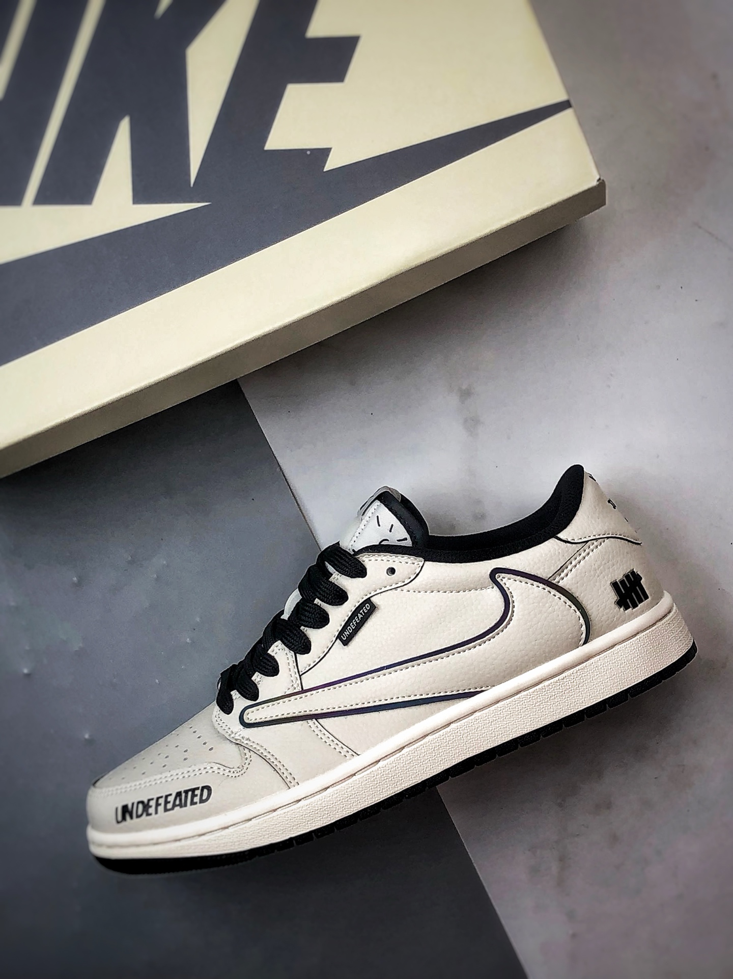 300 Air Jordan 1 Low ”高端定制” 五道杠米白黑倒钩 DF1845-536