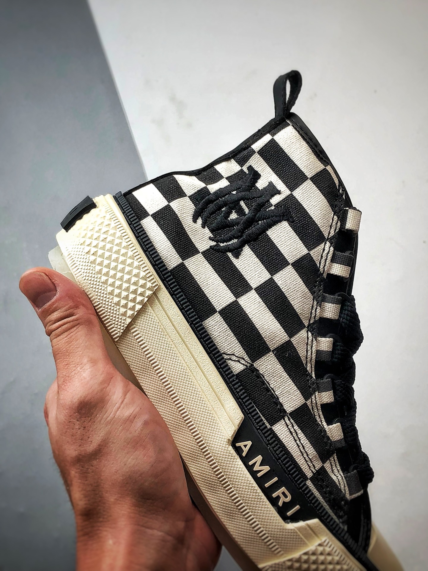 220 AMIRI Ma Court Hi 黑白棋盘格 埃米尔情侣款厚底刺绣复古休闲鞋 MFS010-111-Chinese UA Cheap High Quatity Brand Clothes Bags handbags Sneakers wholesale wholesaler seller from China Factory suppliers Fashion Clothing Shoes best Quality Beautiful Price 220 AMIRI Ma Court Hi 黑白棋盘格 埃米尔情侣款厚底刺绣复古休闲鞋 MFS010-111