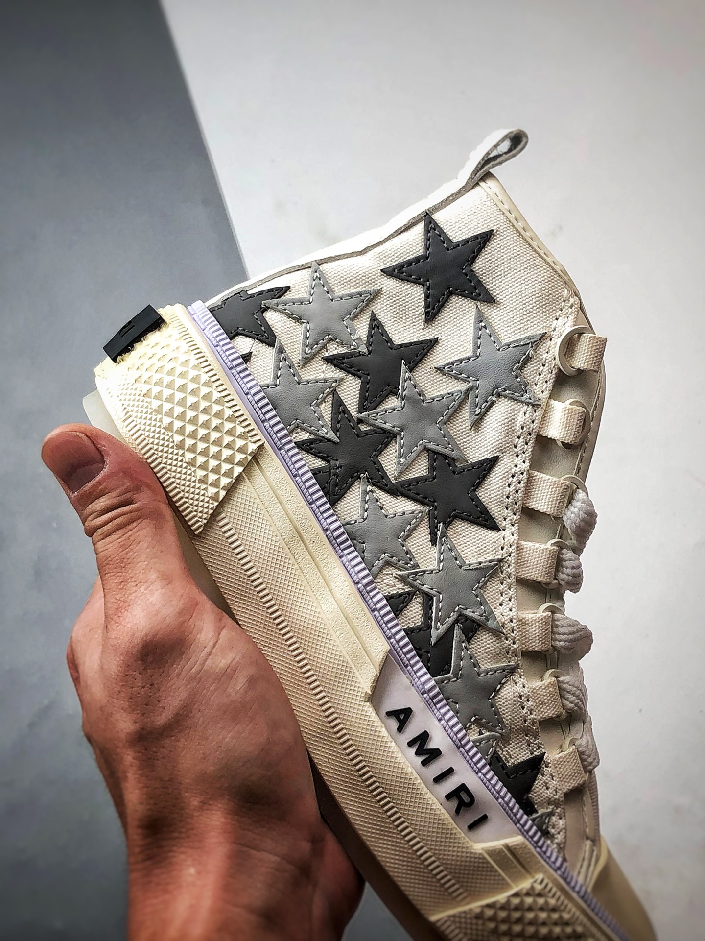 220 AMIRI Court Hi 灰白星星拼接 埃米尔情侣款星星复古休闲滑板鞋 PS24MFS015-030-Chinese UA Cheap High Quatity Brand Clothes Bags handbags Sneakers wholesale wholesaler seller from China Factory suppliers Fashion Clothing Shoes best Quality Beautiful Price 220 AMIRI Court Hi 灰白星星拼接 埃米尔情侣款星星复古休闲滑板鞋 PS24MFS015-030