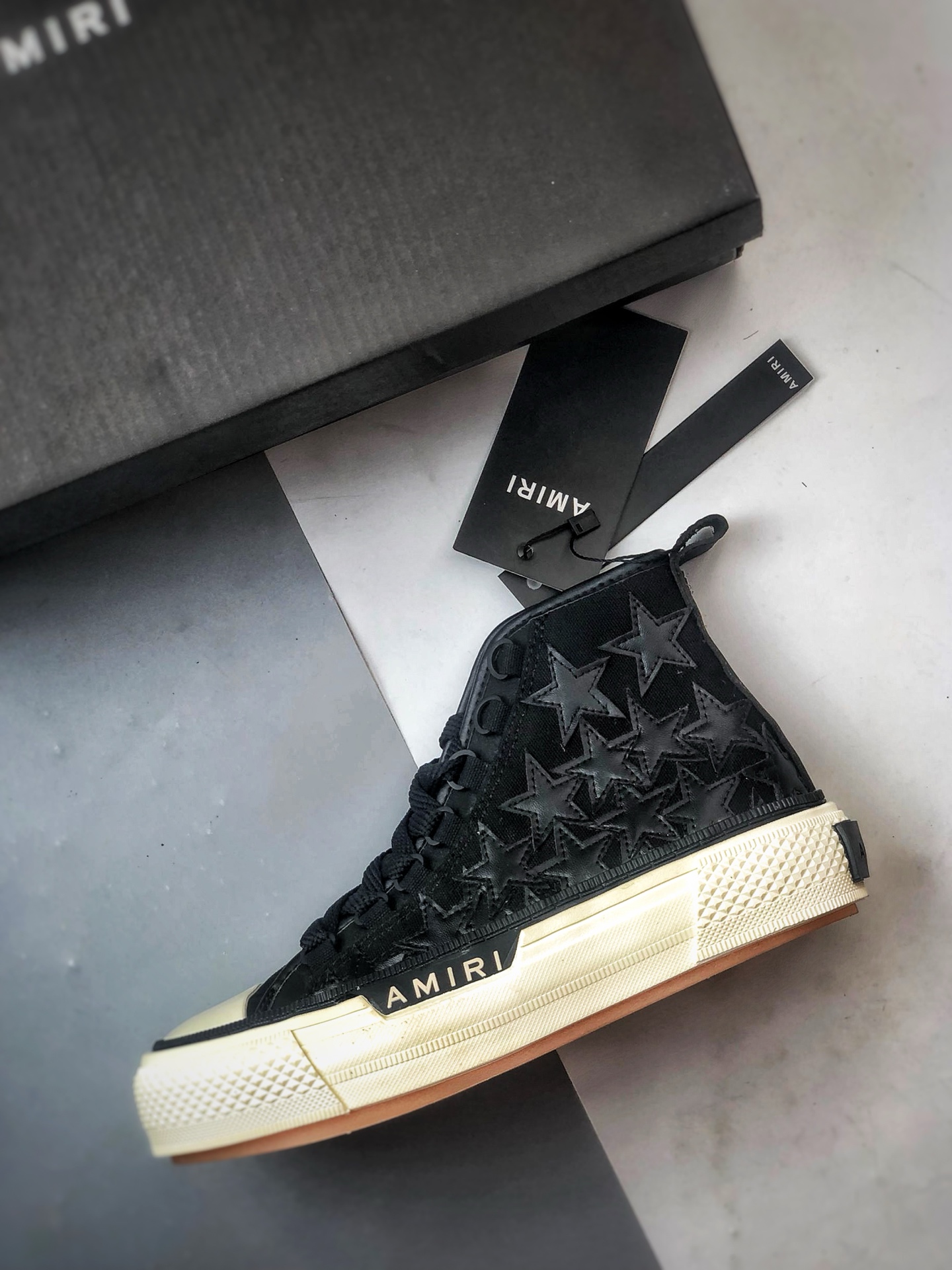 220 AMIRI Court Hi 皮质星星拼接 埃米尔情侣款星星复古休闲滑板鞋 PXMFS003-004-Chinese UA Cheap High Quatity Brand Clothes Bags handbags Sneakers wholesale wholesaler seller from China Factory suppliers Fashion Clothing Shoes best Quality Beautiful Price 220 AMIRI Court Hi 皮质星星拼接 埃米尔情侣款星星复古休闲滑板鞋 PXMFS003-004