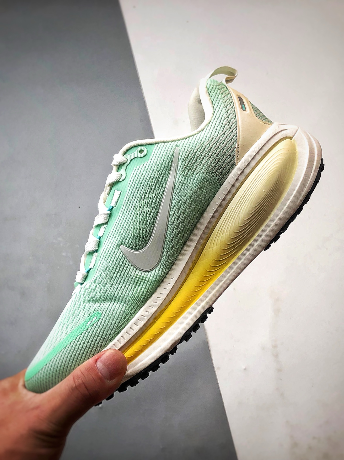 180 NK Air Zoom Vomero 18 薄荷绿 迈柔18舒适百搭网面透气休闲跑步鞋 IH7349-331