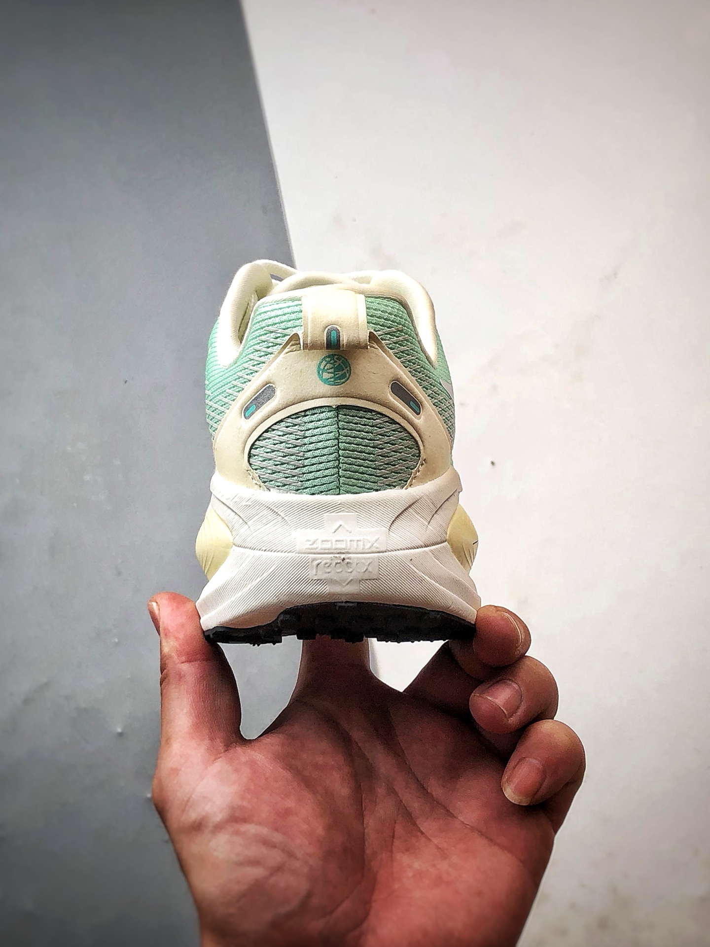 180 NK Air Zoom Vomero 18 薄荷绿 迈柔18舒适百搭网面透气休闲跑步鞋 IH7349-331